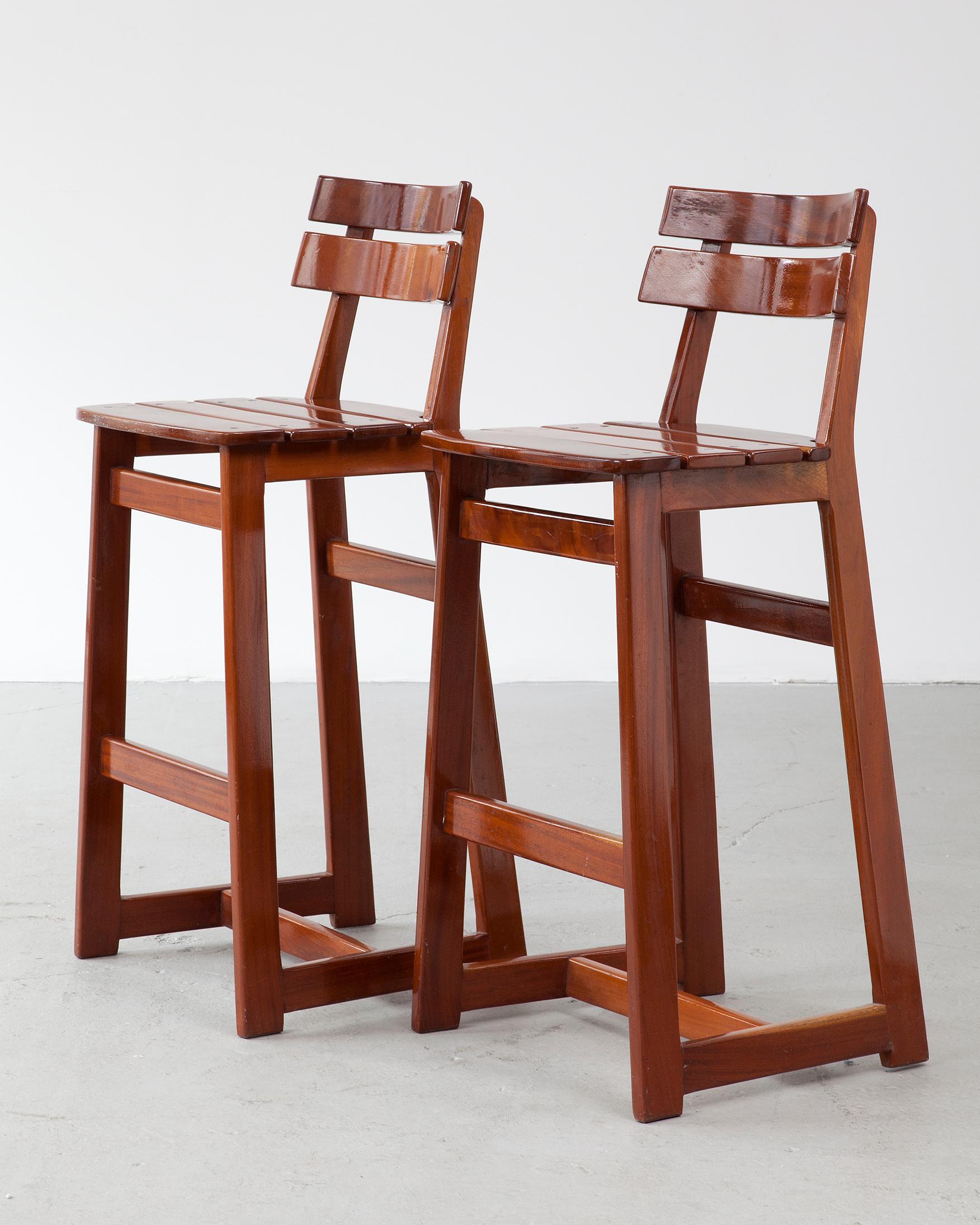Pair of barstools in Brazilian Mahogany with slatted seats and backrests. Designed by Sérgio Rodrigues, Brazil, 1978.