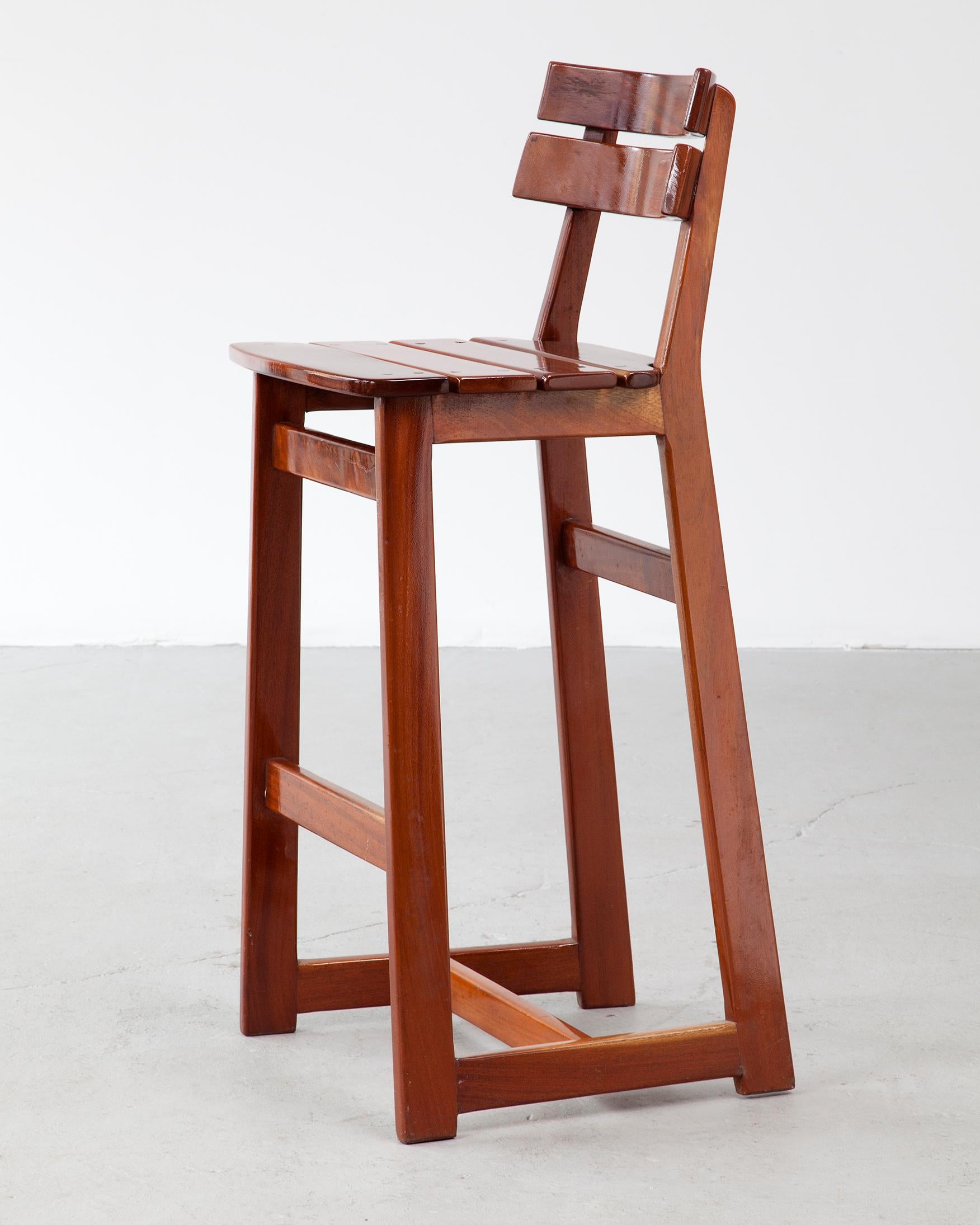 Pair of Barstools in Brazilian Mahogany by Sérgio Rodrigues In Excellent Condition For Sale In New York, NY