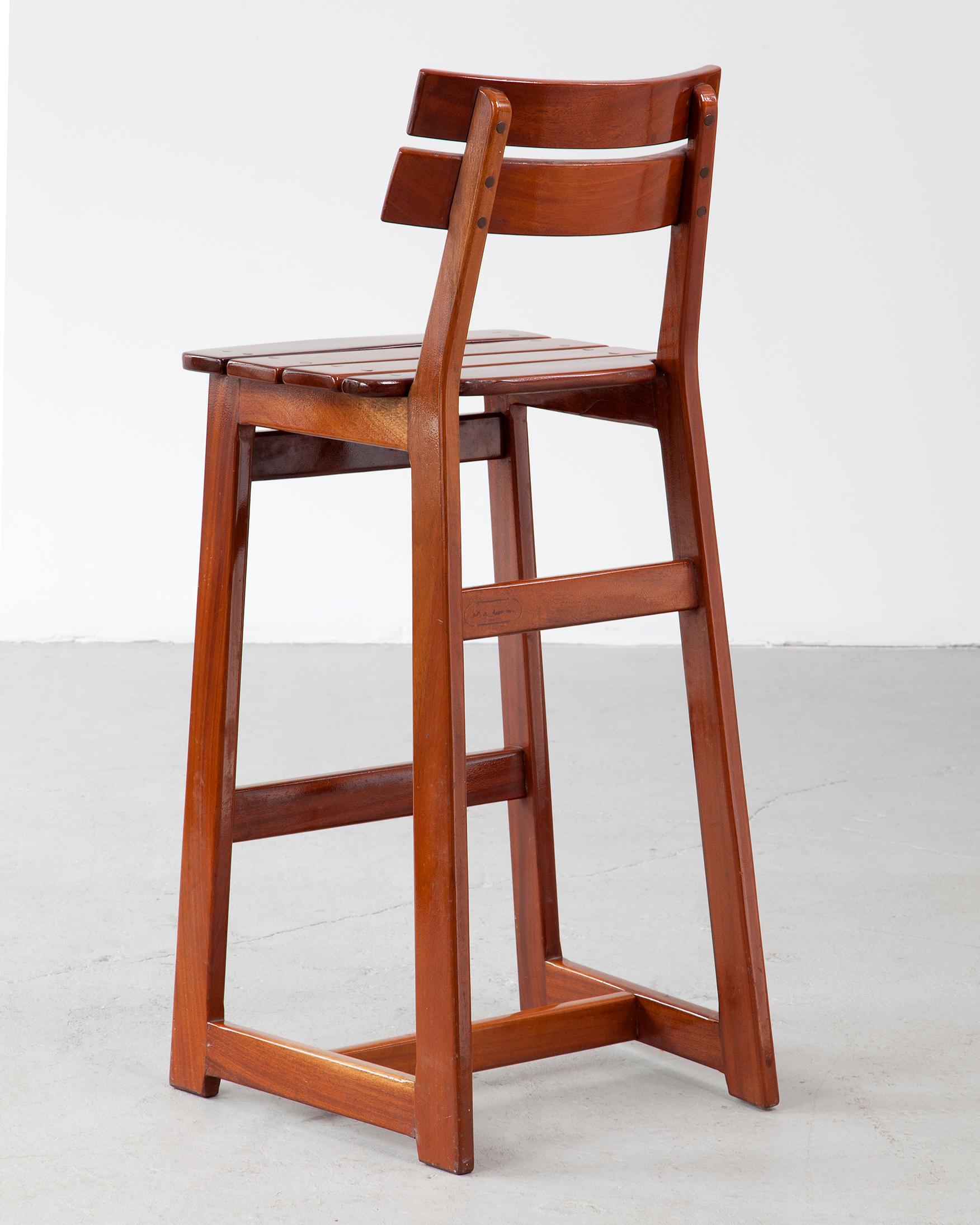 Pair of Barstools in Brazilian Mahogany by Sérgio Rodrigues For Sale 1