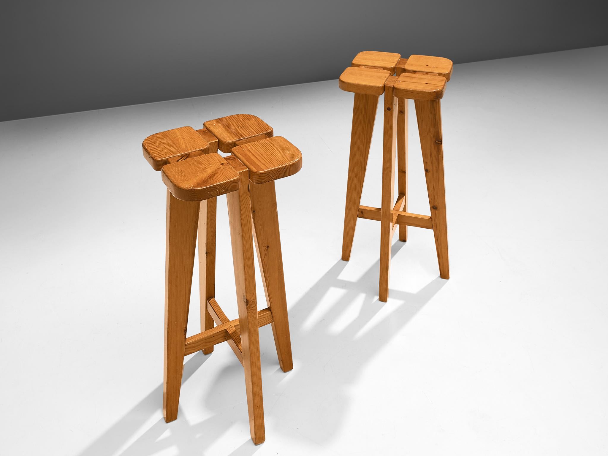 Lisa Johansson Pape for Stockmann AB, pair of barstools, solid pine, Finland, 1960s.

PAir of Scandinavian Modern barstools designed by Lisa Johansson Pape. The design is simplistic: A clover top with four sloping legs. The construction of the