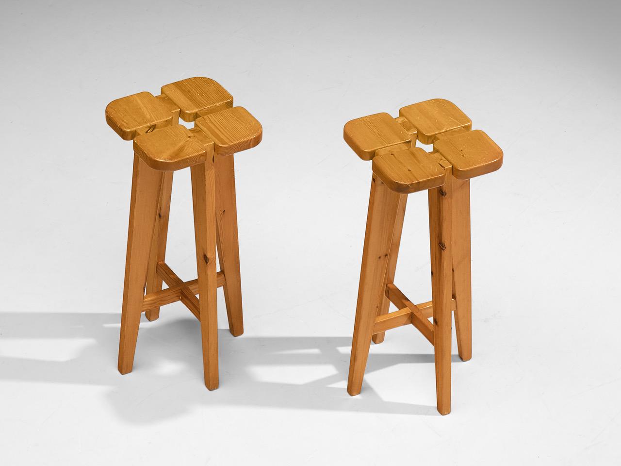 Pair of Barstools in Solid Pine by Lisa Johansson Pape im Zustand „Gut“ in Waalwijk, NL