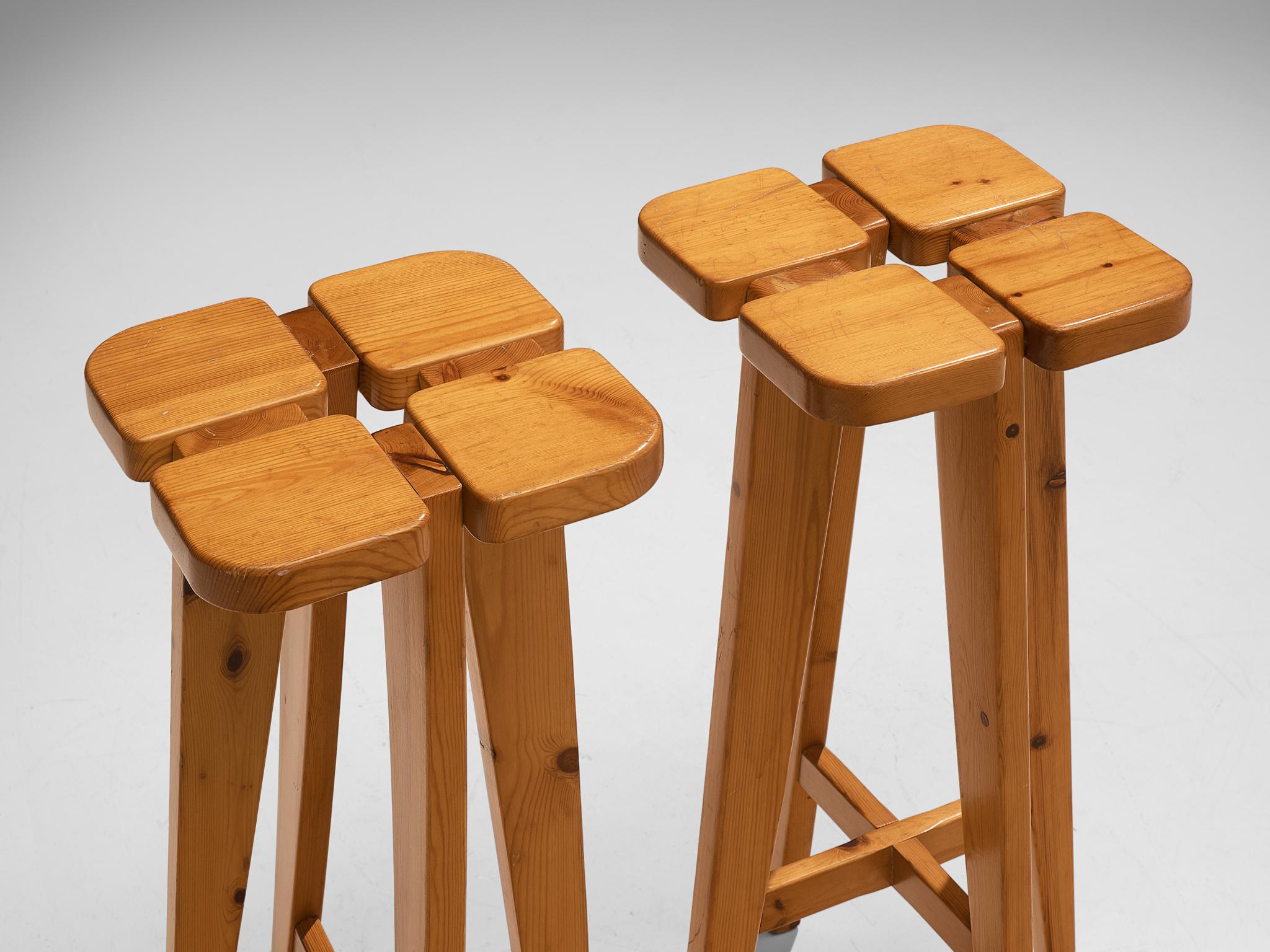 Pair of Barstools in Solid Pine by Lisa Johansson Pape (Mitte des 20. Jahrhunderts)