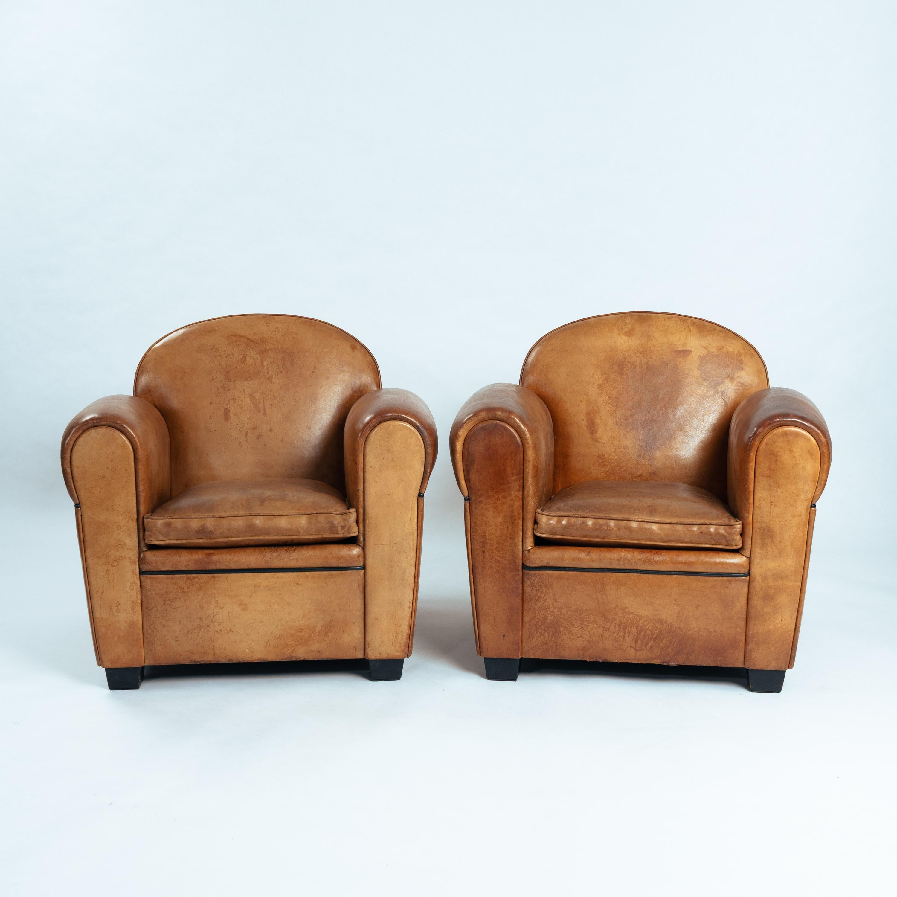 Dutch Pair of Bart van Bekhoven lounge club chairs by Artistiek, The Netherlands 1990s For Sale