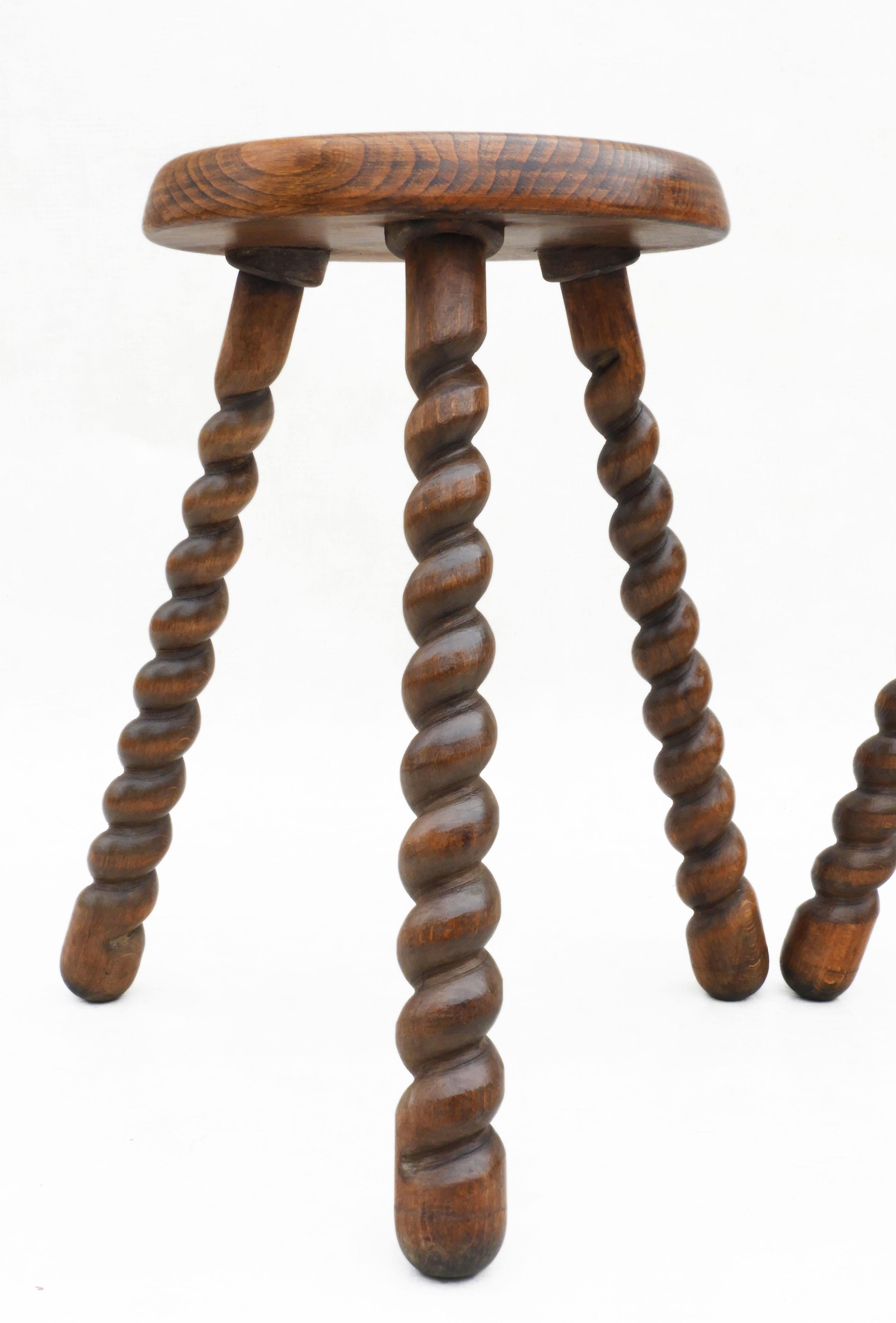 Pair of Basque Folk Art Tripod Stools c1950 France In Good Condition In Trensacq, FR