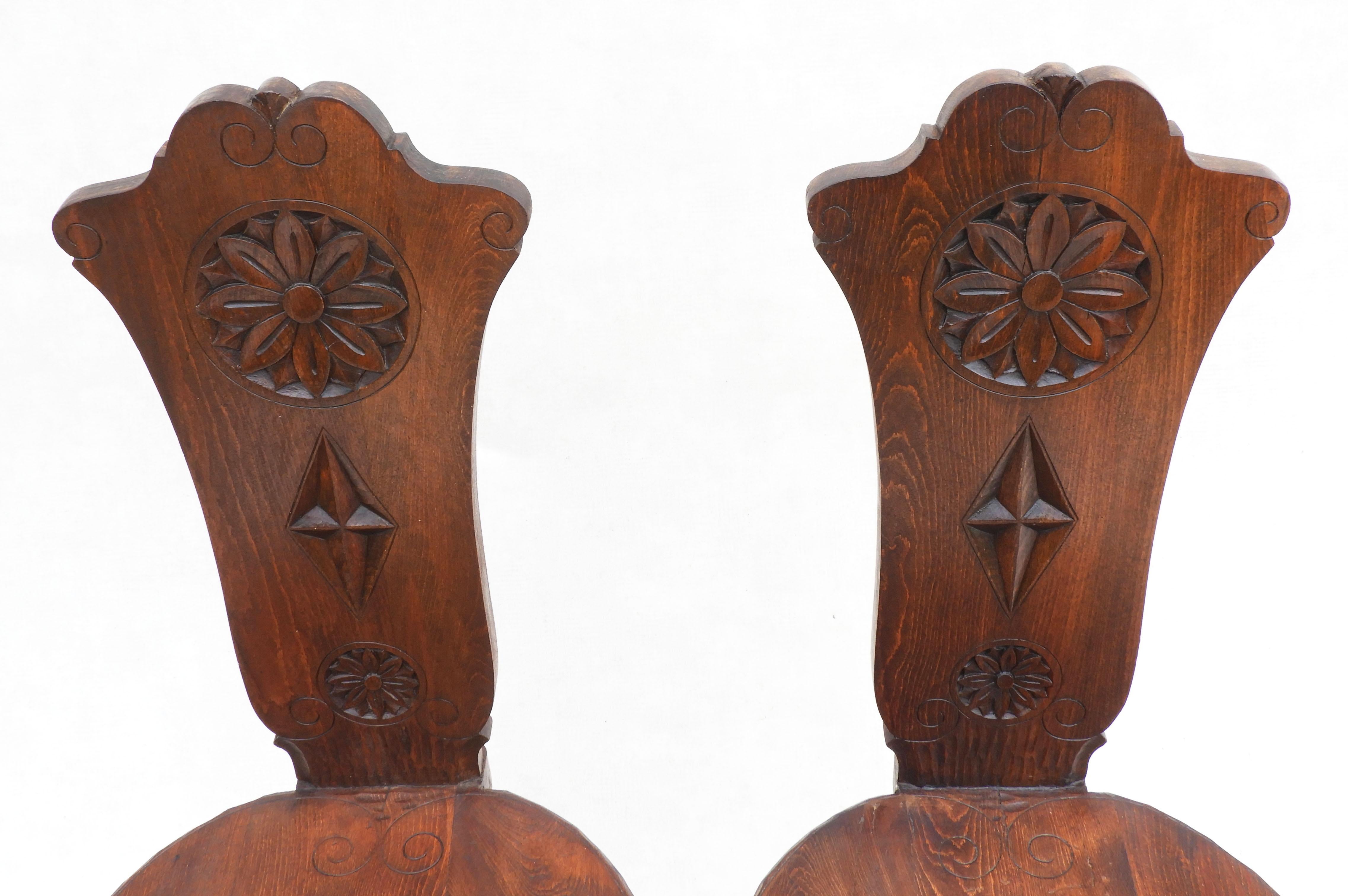 Pair of Basque Tripod Chairs 1950s European Folk Art For Sale 4