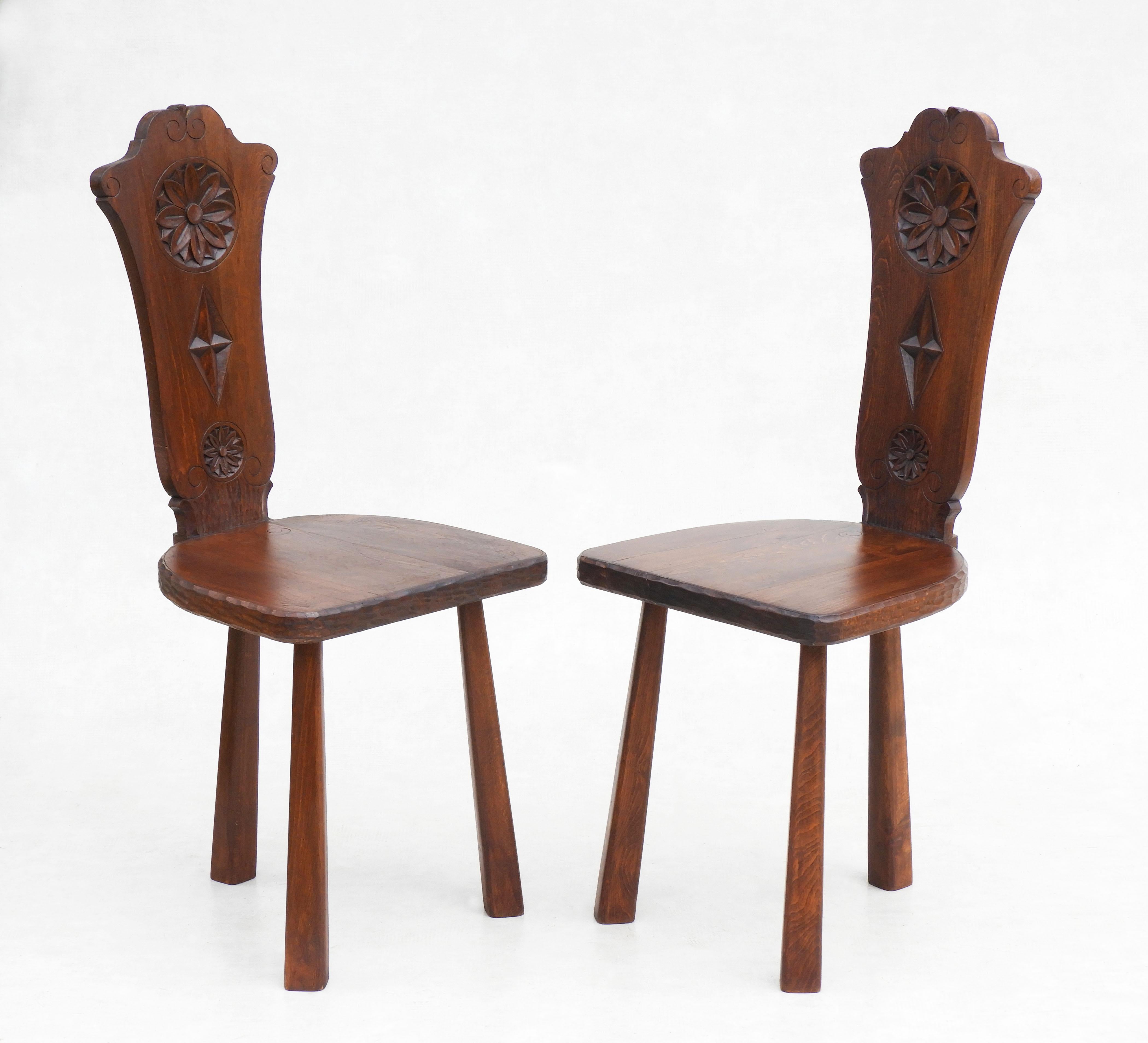 Carved Pair of Basque Tripod Chairs 1950s European Folk Art For Sale