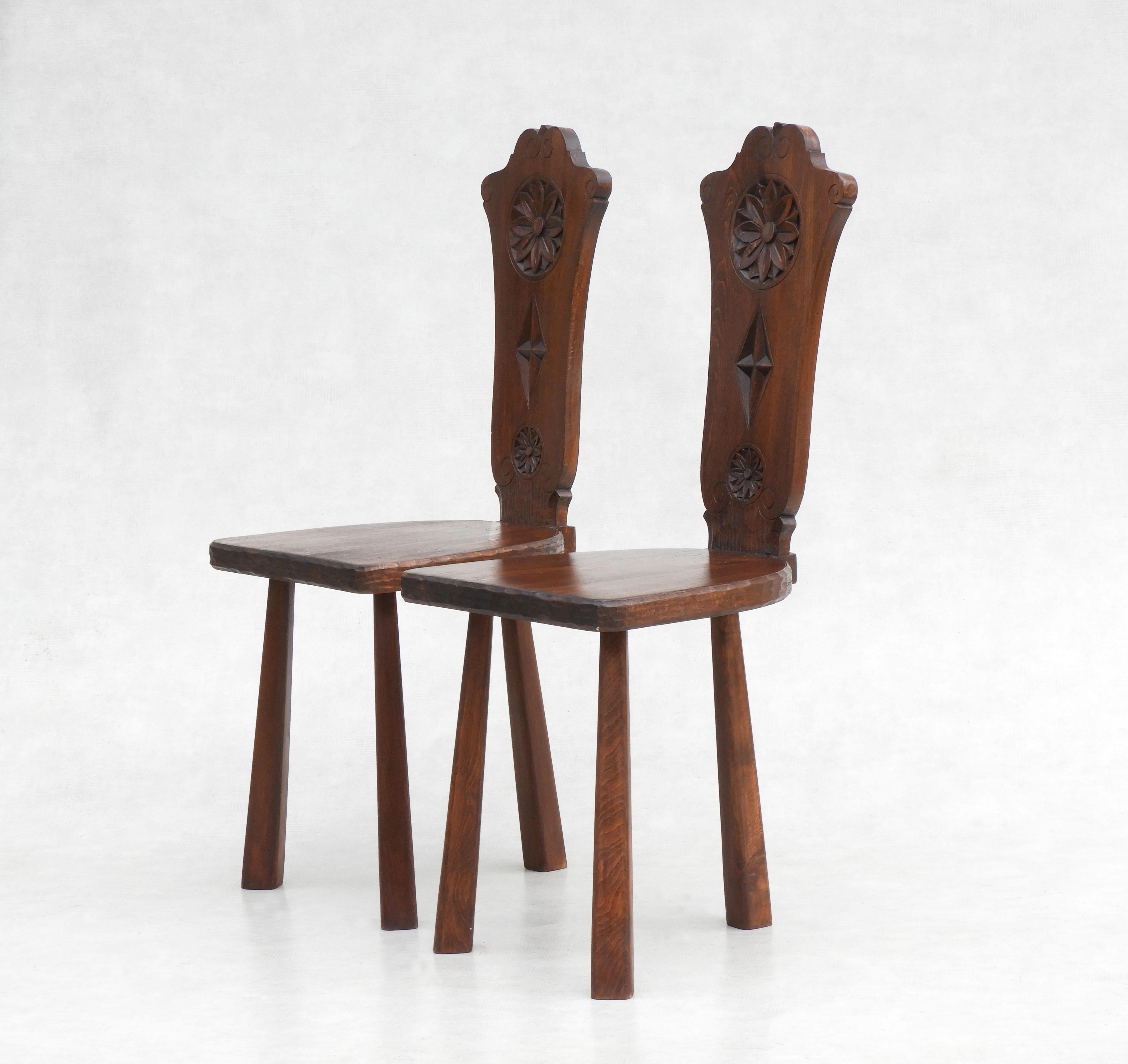Carved Pair of Basque Tripod Chairs 1950s European Folk Art For Sale