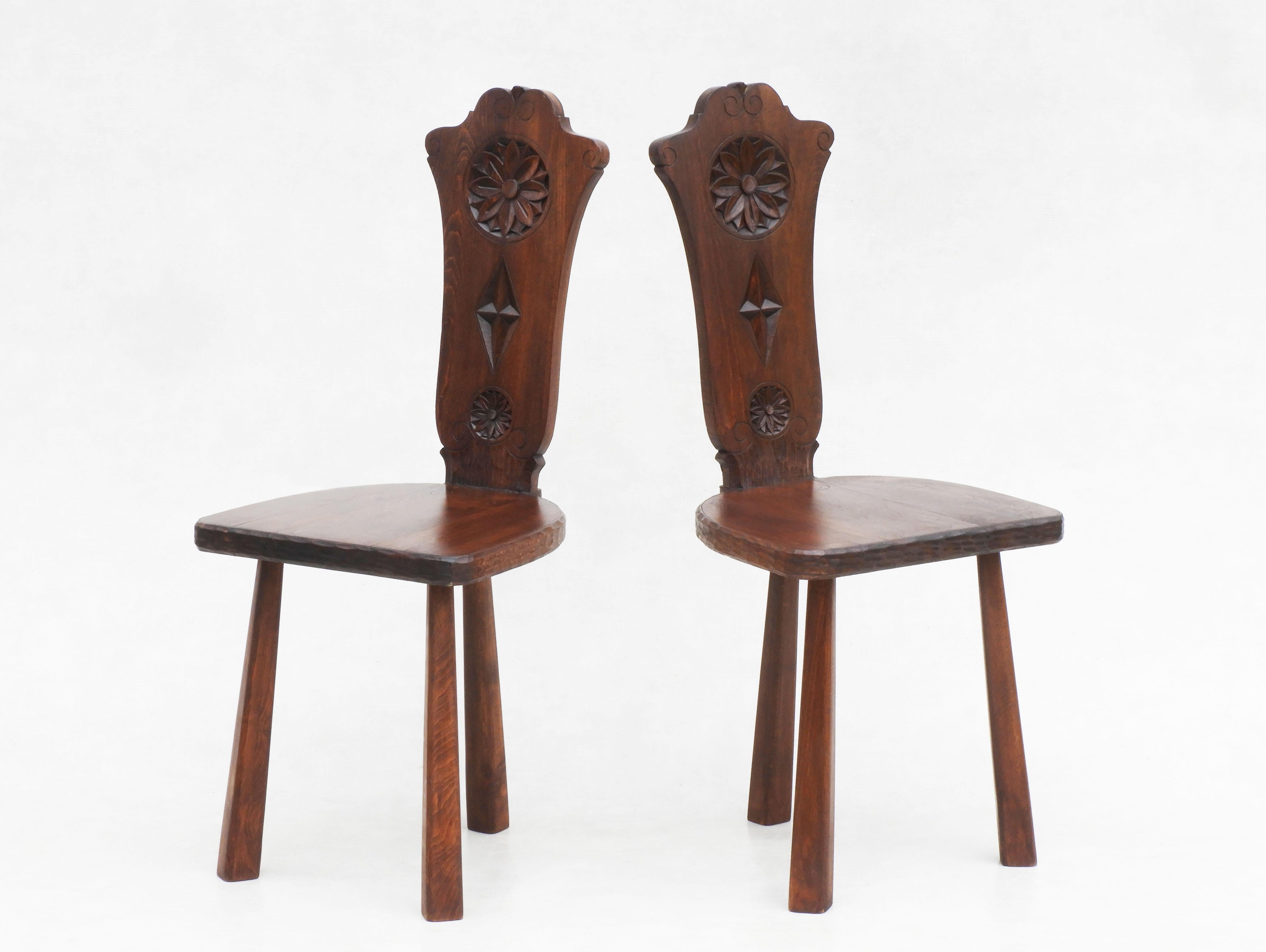 20th Century Pair of Basque Tripod Chairs 1950s European Folk Art For Sale