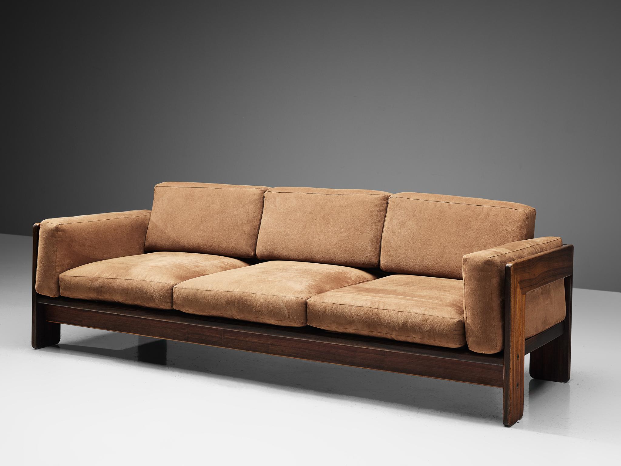 Tobia Scarpa for Knoll, 'Bastiano' sofa, fabric and walnut, Italy, design 1960, manufactured between 1969-1970s

Beautiful Bastiano sofa made with a walnut frame and brown fabric cushions. Tobia Scarpa designed the Bastiano series for the