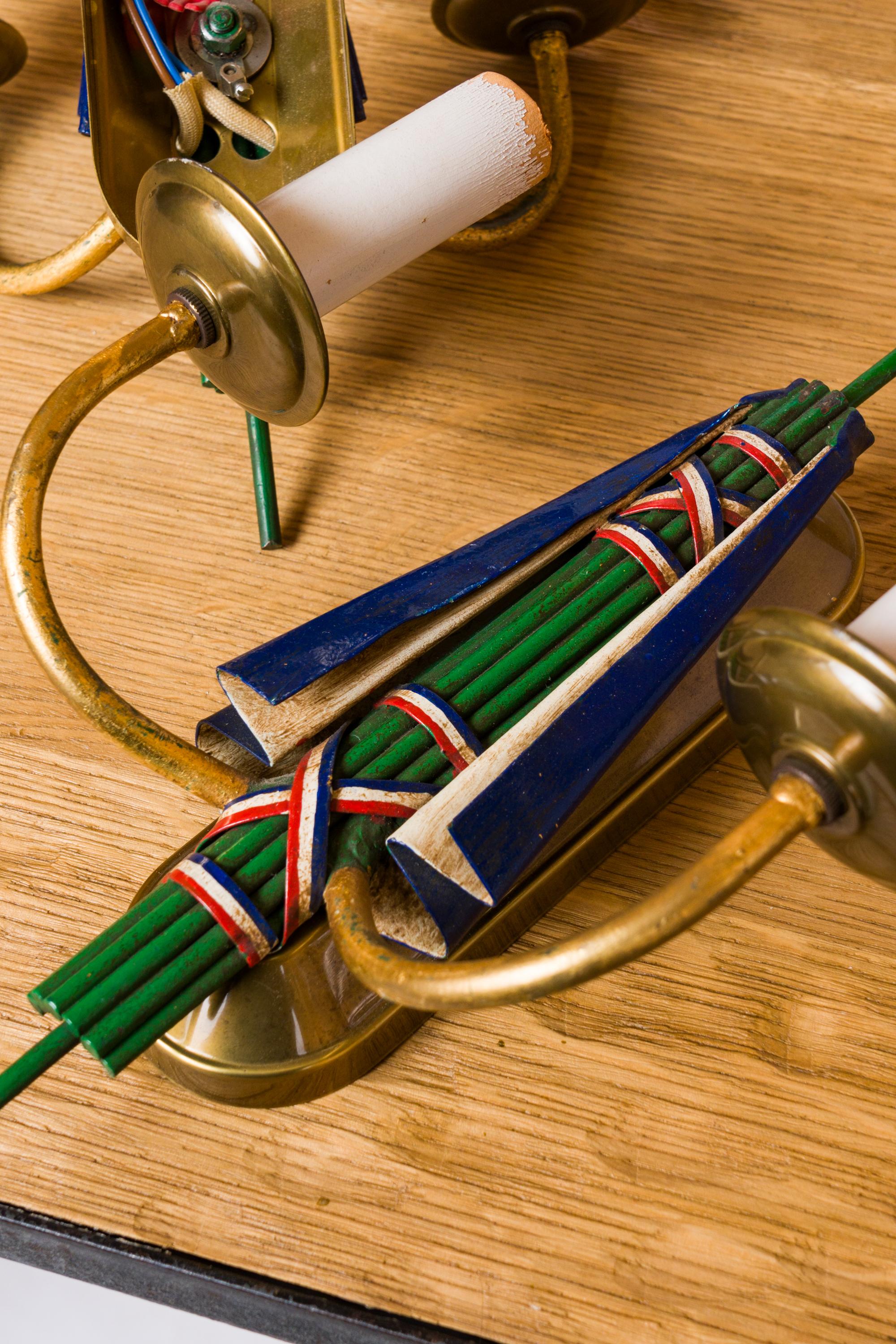 Paar bemalte „Bastille Day“-Wandleuchter aus Zinn - Frankreich 1960er Jahre (Stahl) im Angebot