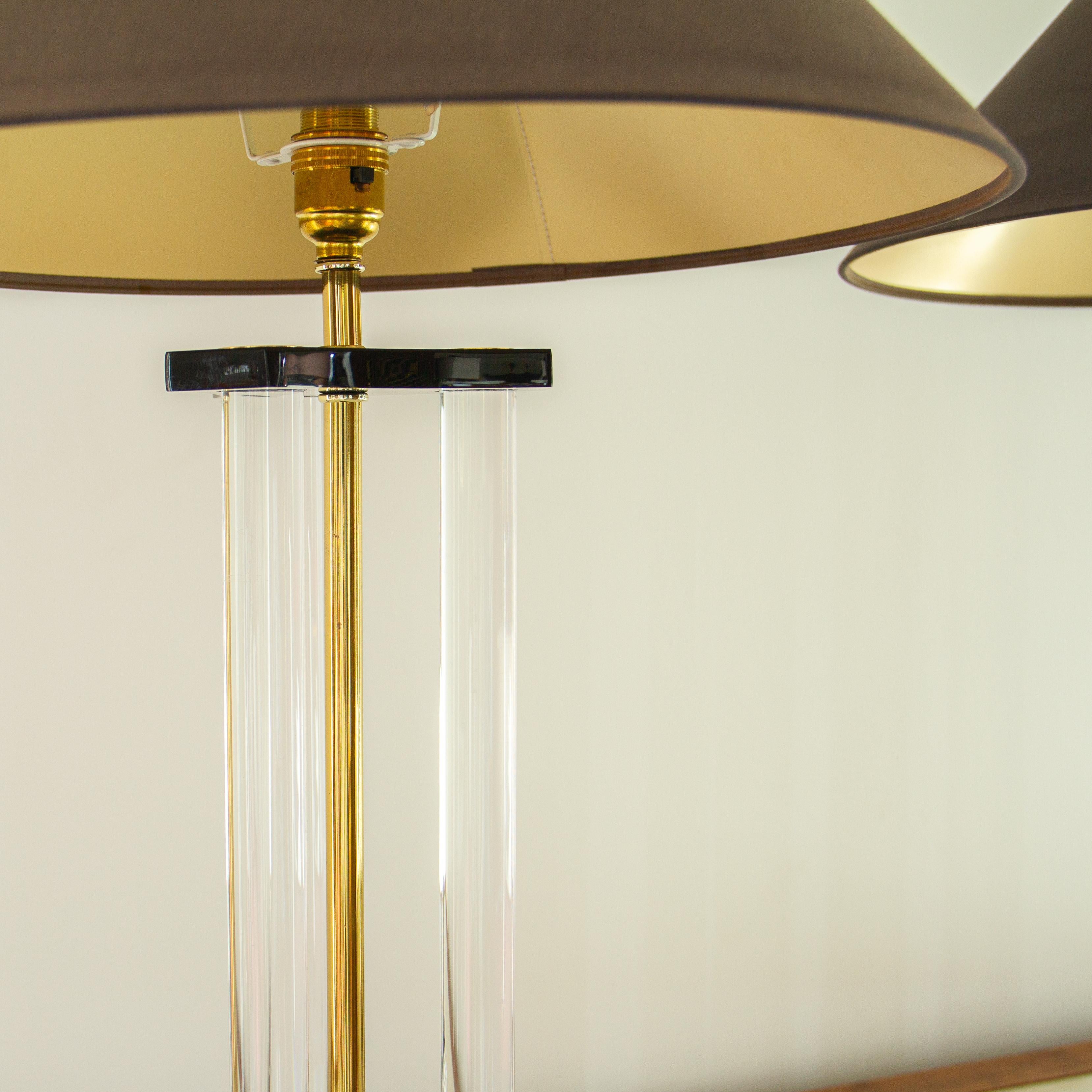 Mid-Century Modern Pair of Bauer Designed Lucite and Brass Lamps, 1980s For Sale