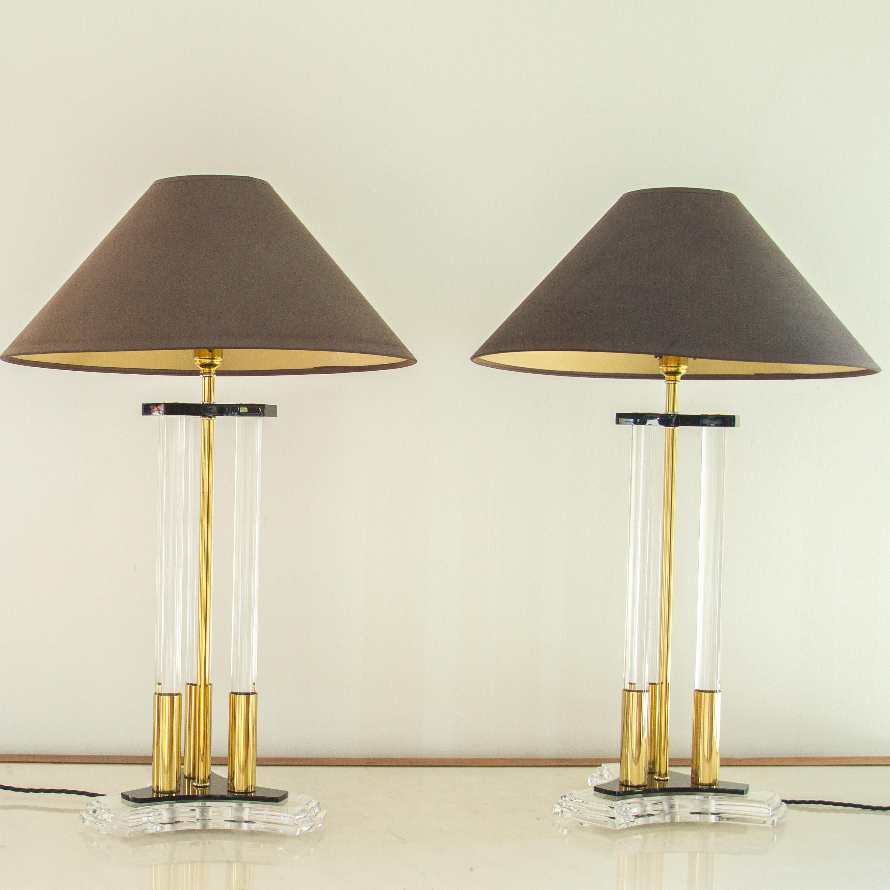 American Pair of Bauer Designed Lucite and Brass Lamps, 1980s For Sale