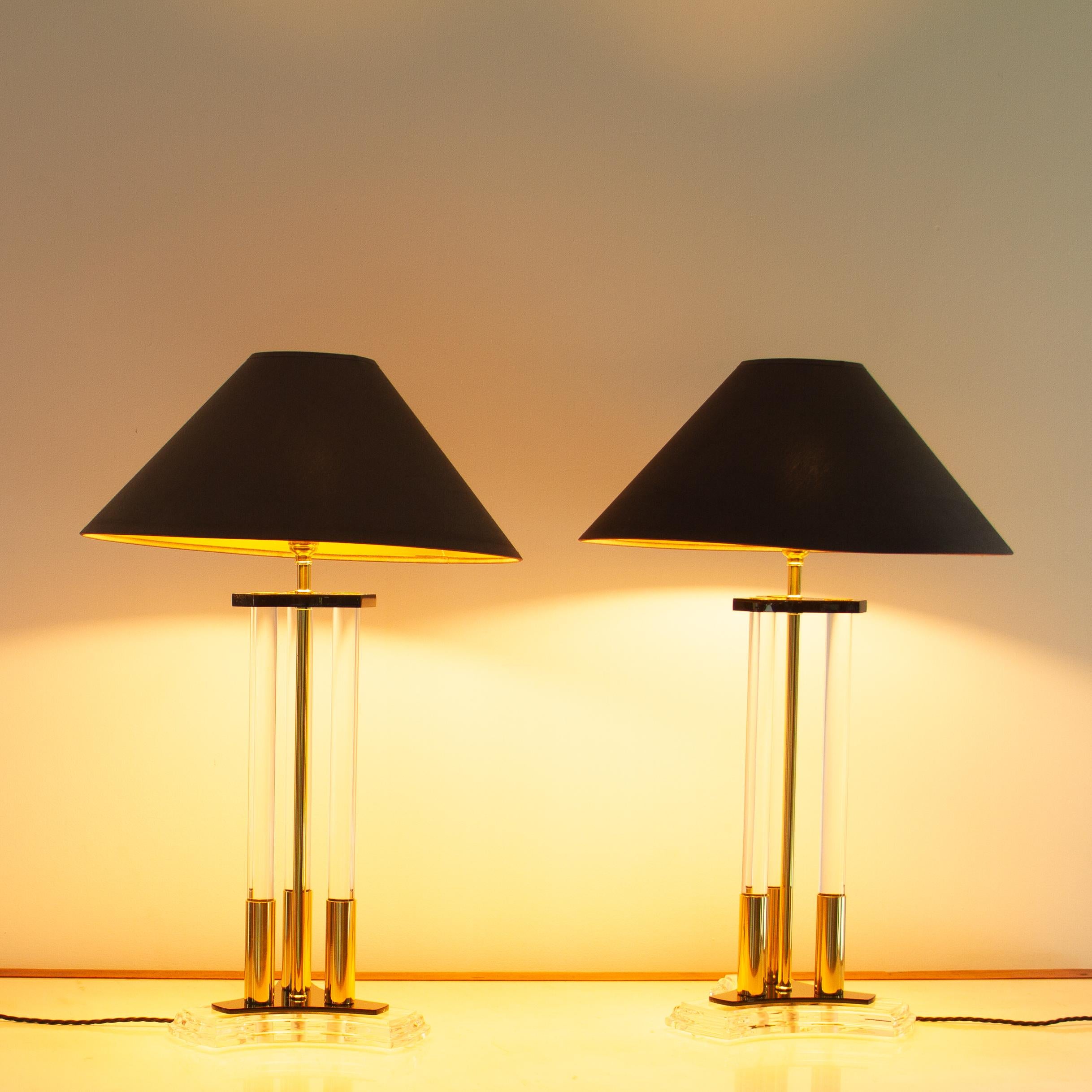Pair of Bauer Designed Lucite and Brass Lamps, 1980s In Good Condition For Sale In Donhead St Mary, Wiltshire