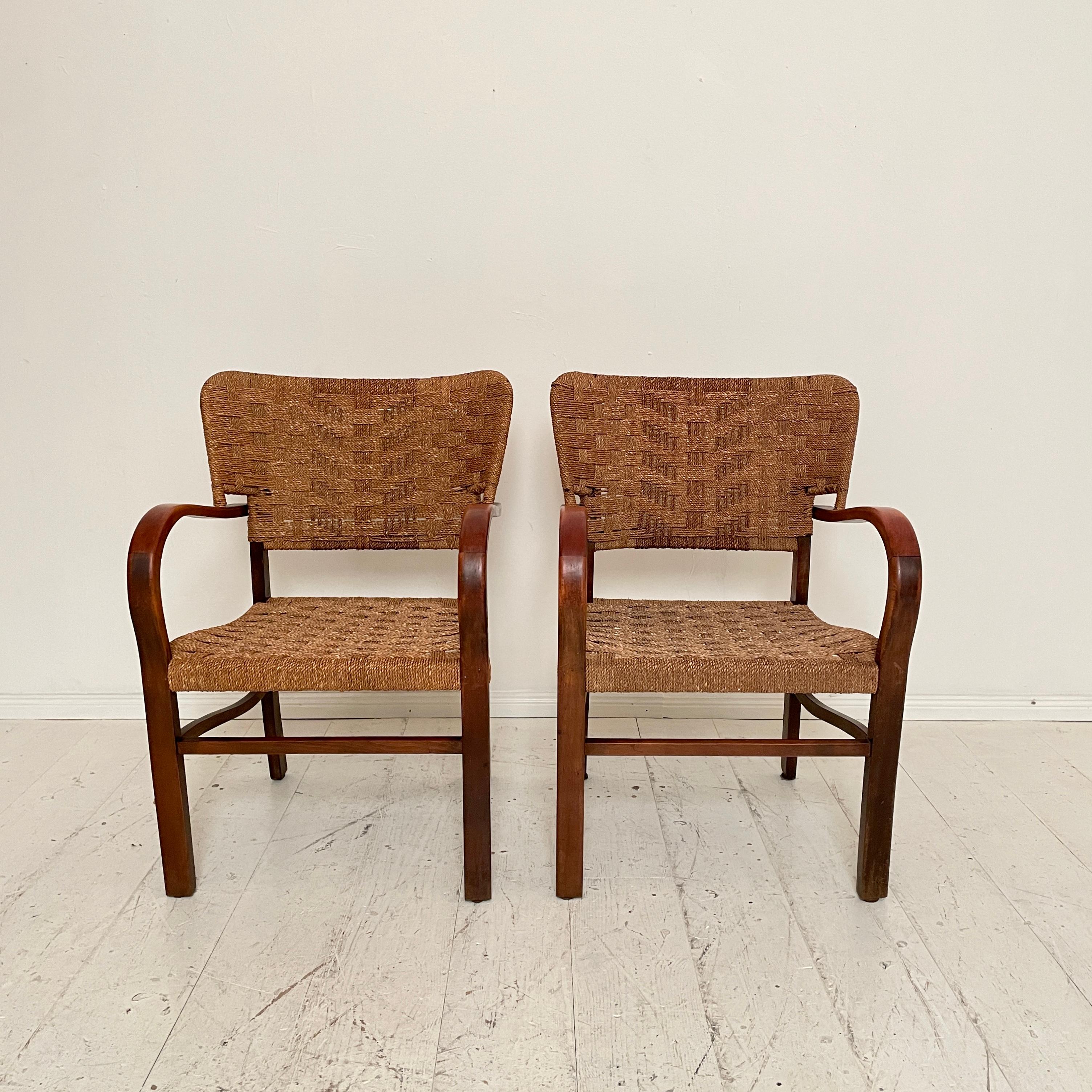 Great Pair of Bauhaus armchairs by Erich Dieckmann in Beech and Rope around 1930s.
A unique piece which is a great eye-catcher for your antique, modern, space age or midcentury interior.


 