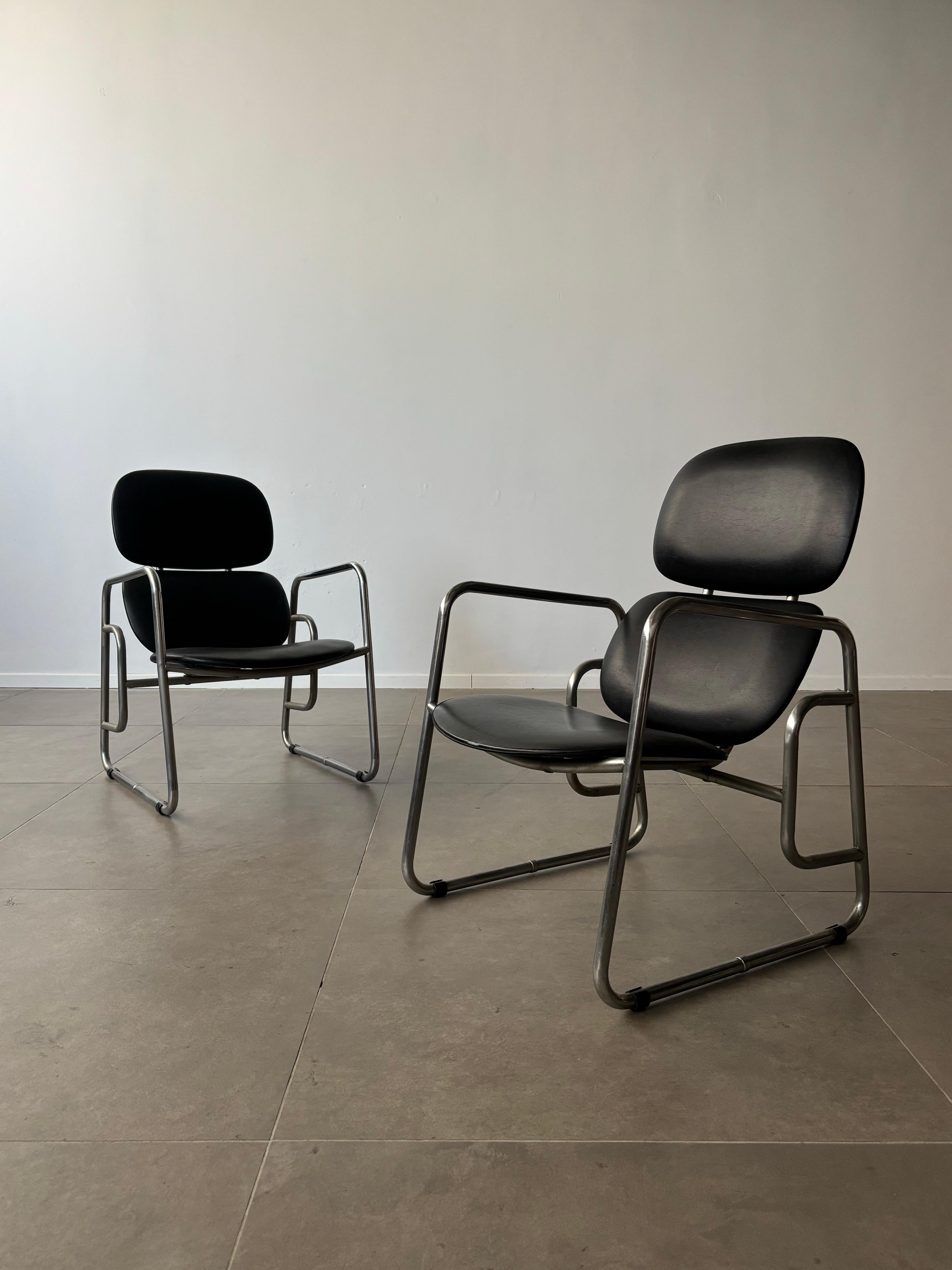 20th Century Pair of Bauhaus armchairs in leather and chrome, 1970s Italy For Sale