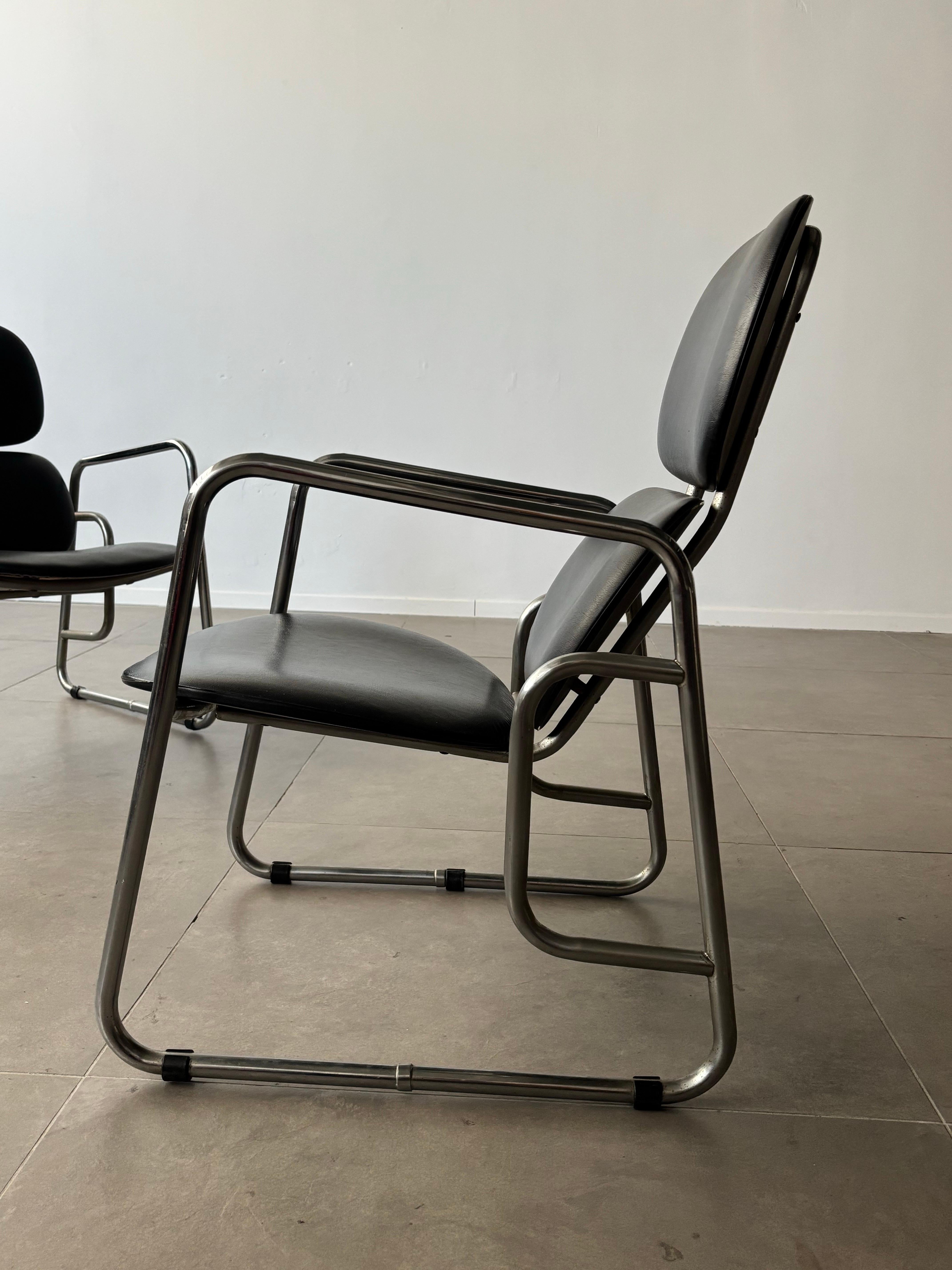 Pair of Bauhaus armchairs in leather and chrome, 1970s Italy For Sale 1