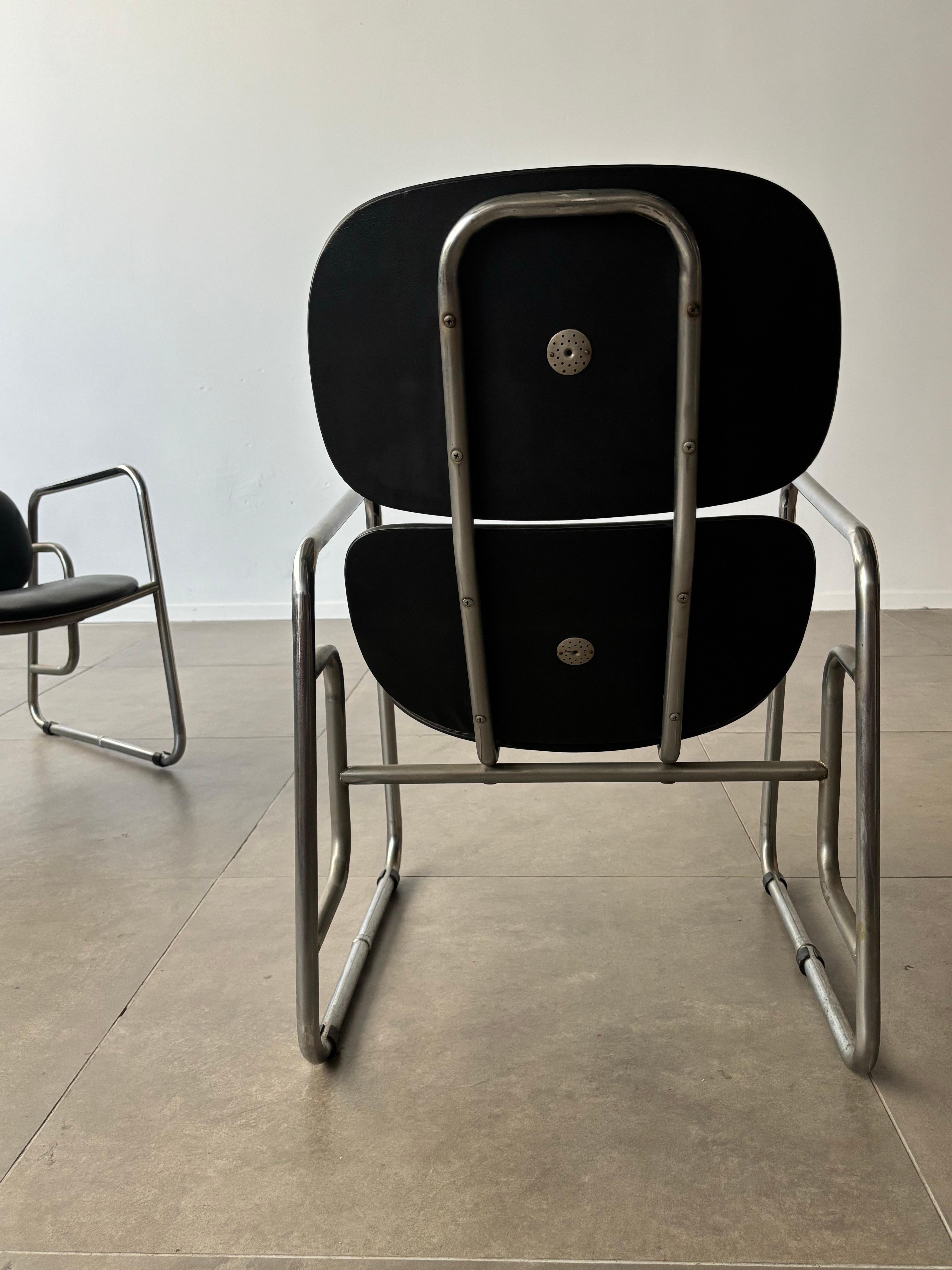 Pair of Bauhaus armchairs in leather and chrome, 1970s Italy For Sale 2