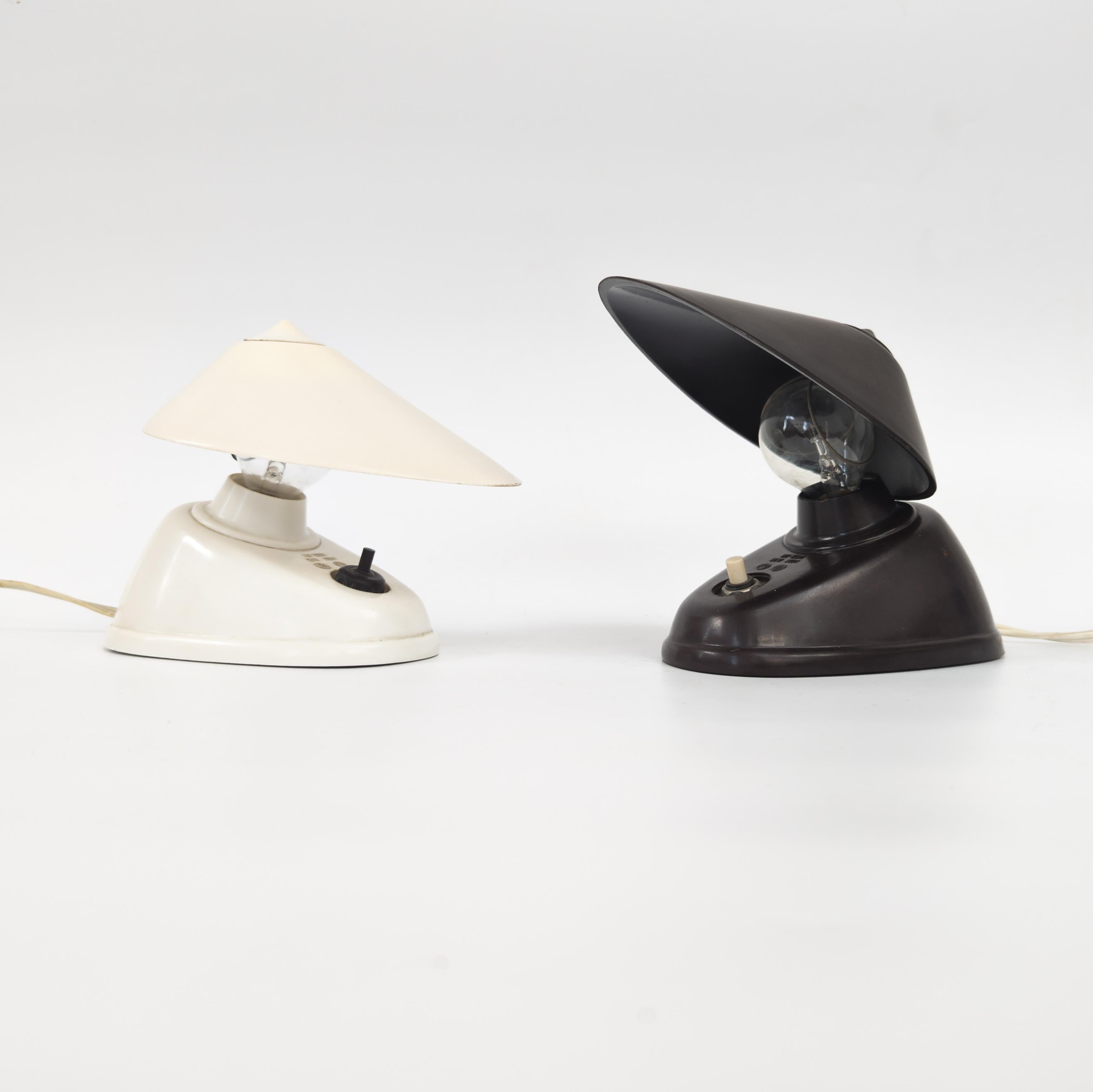 Milieu du XXe siècle Paire de lampes de table ou d'appliques en bakélite Bauhaus par Elektrosvit, années 1950 en vente