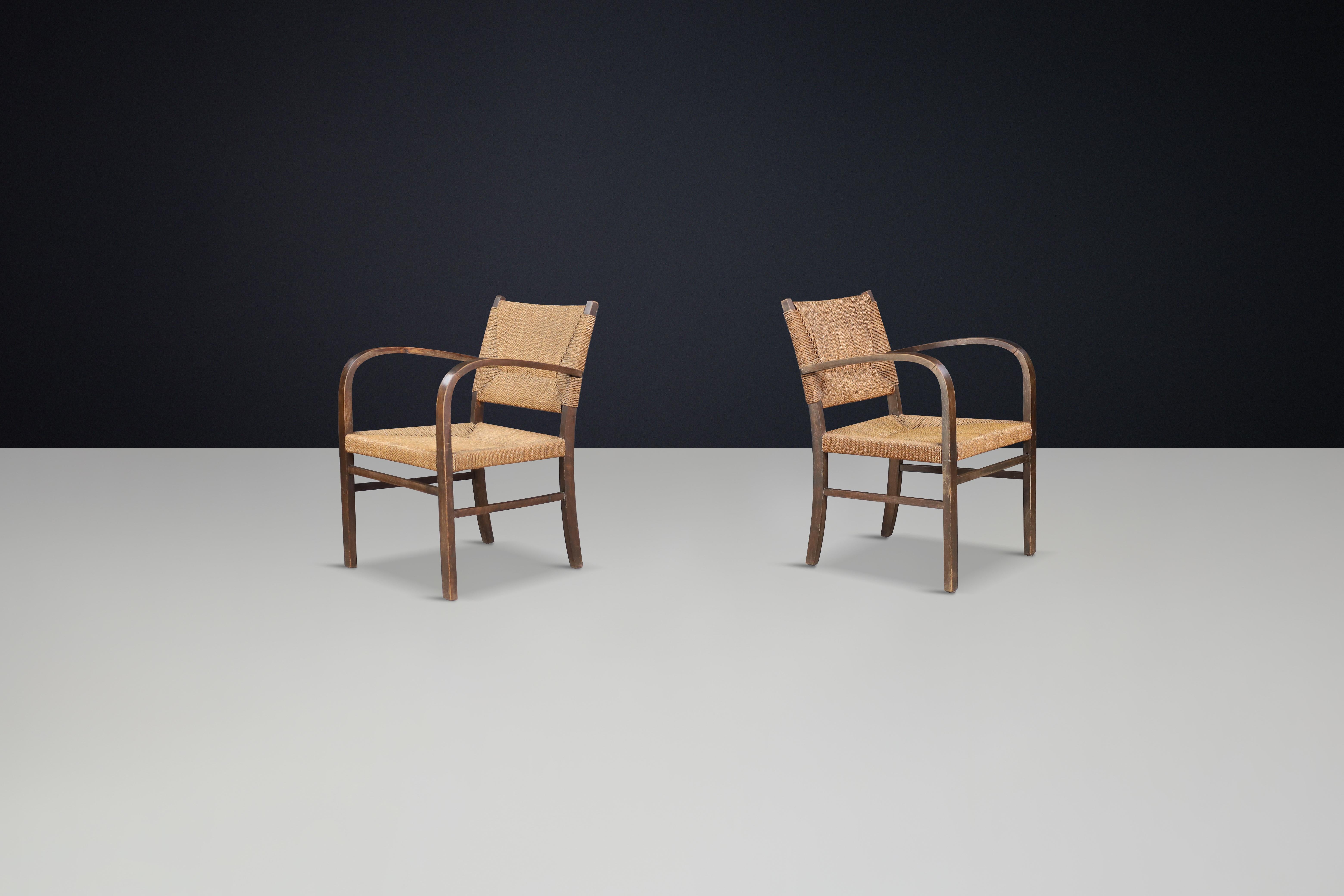Paire de fauteuils Bauhaus en hêtre et corde par Erich Dieckmann, Allemagne, années 1930

Description :
Une paire rare et intemporelle de fauteuils modernistes conçus par Erich Dieckmann, l'un des chefs de file du Bauhaus et du design