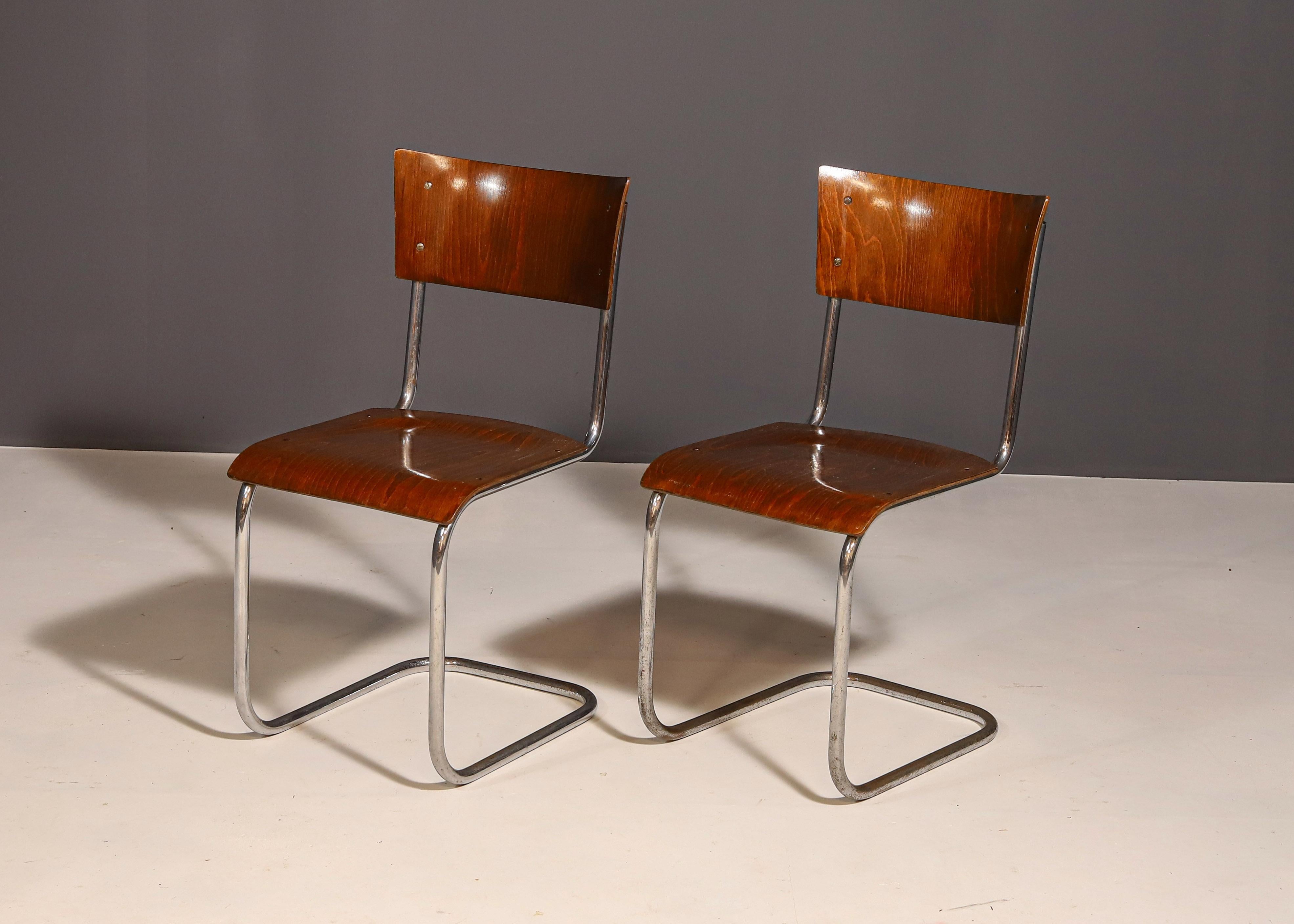 Pareja de sillas Bauhaus S43 de Mart Stam para Kovona, años 50 Checo en venta