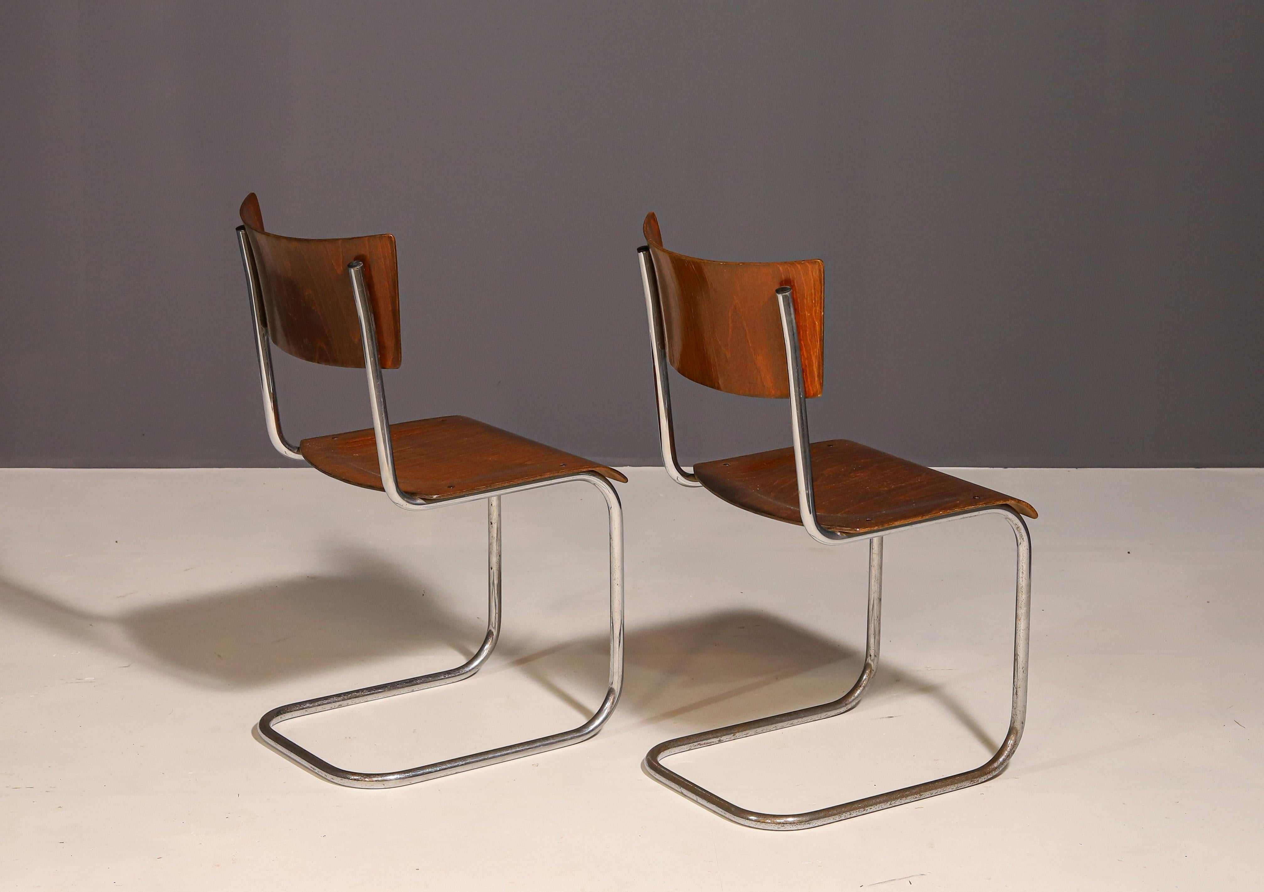 Pareja de sillas Bauhaus S43 de Mart Stam para Kovona, años 50 Acero en venta