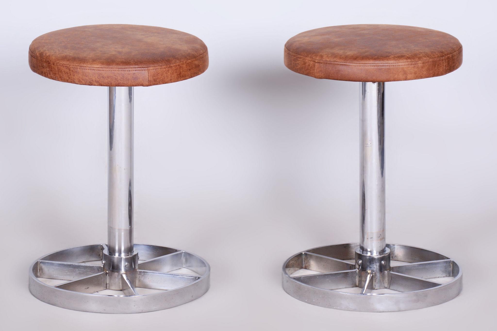 Mid-20th Century Pair of Bauhaus Chrome-Plated Steel Stools, Brown Leather, Czech, 1930-1939 For Sale