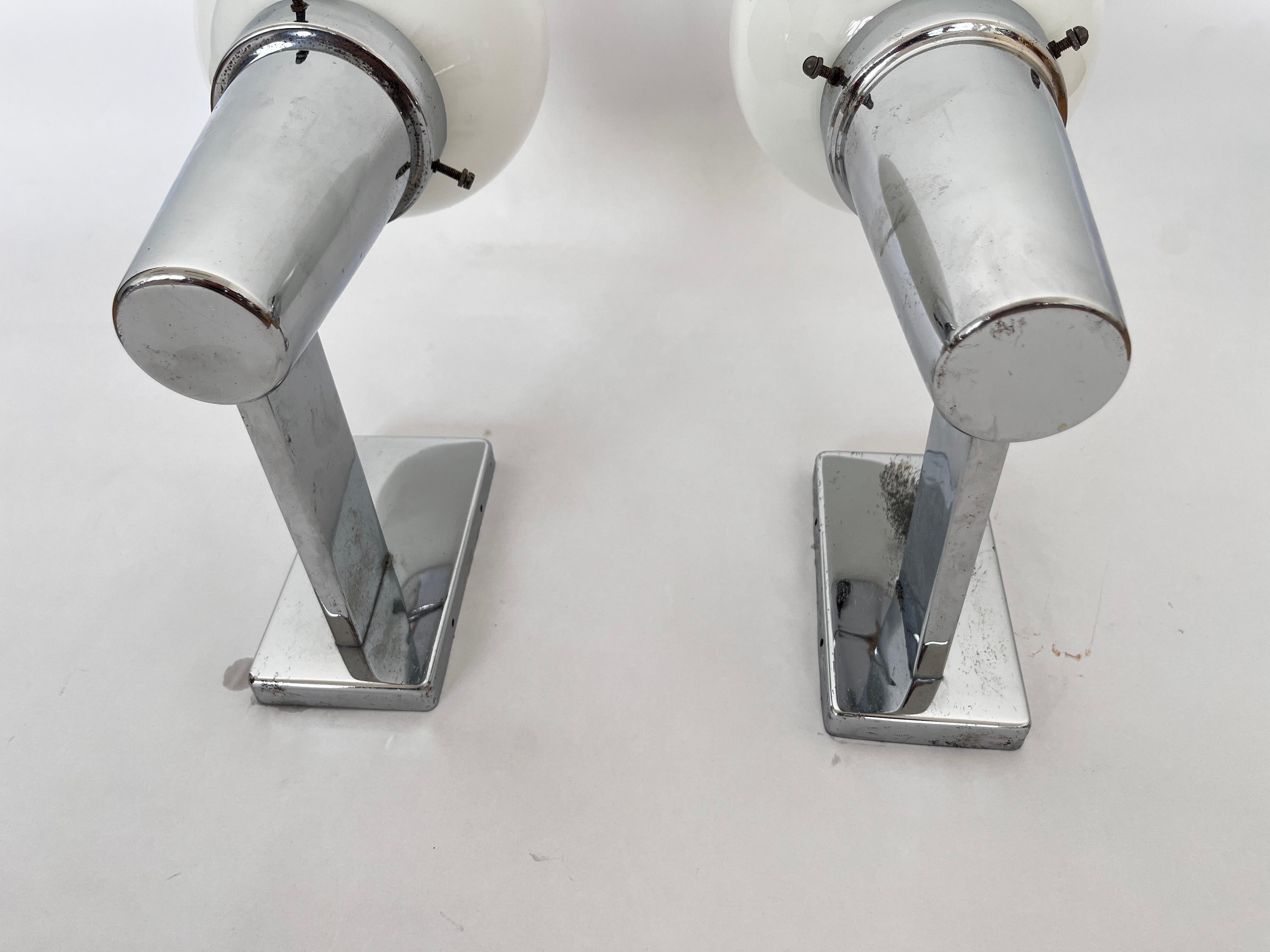 Pareja de lámparas de pared/escones cromadas Bauhaus, años 30 Checo en venta