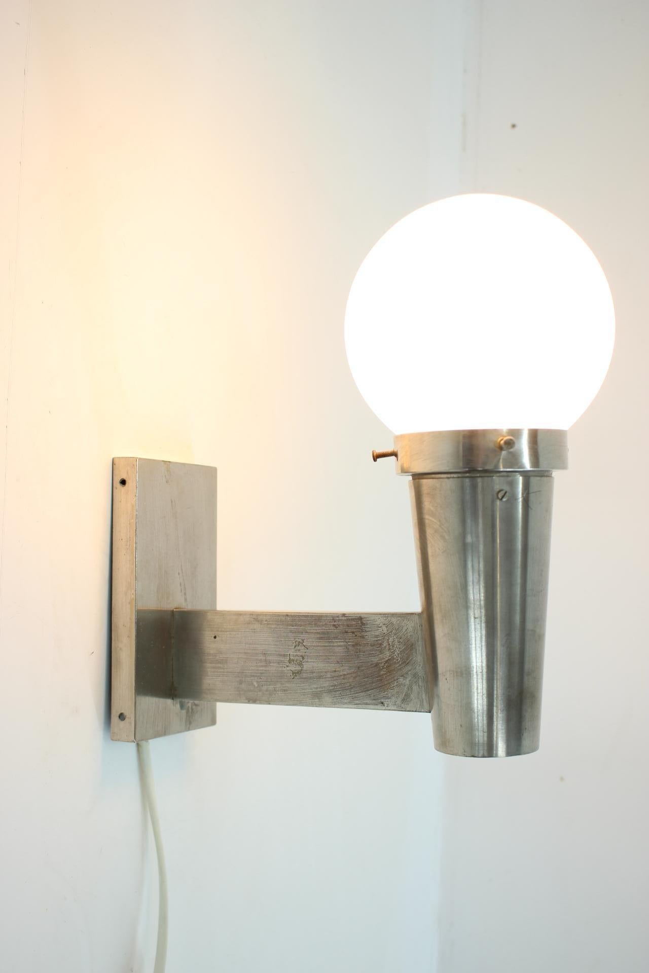 Pair of Bauhaus Chrome Wall Lamps/Scones, 1930s In Good Condition For Sale In Praha, CZ