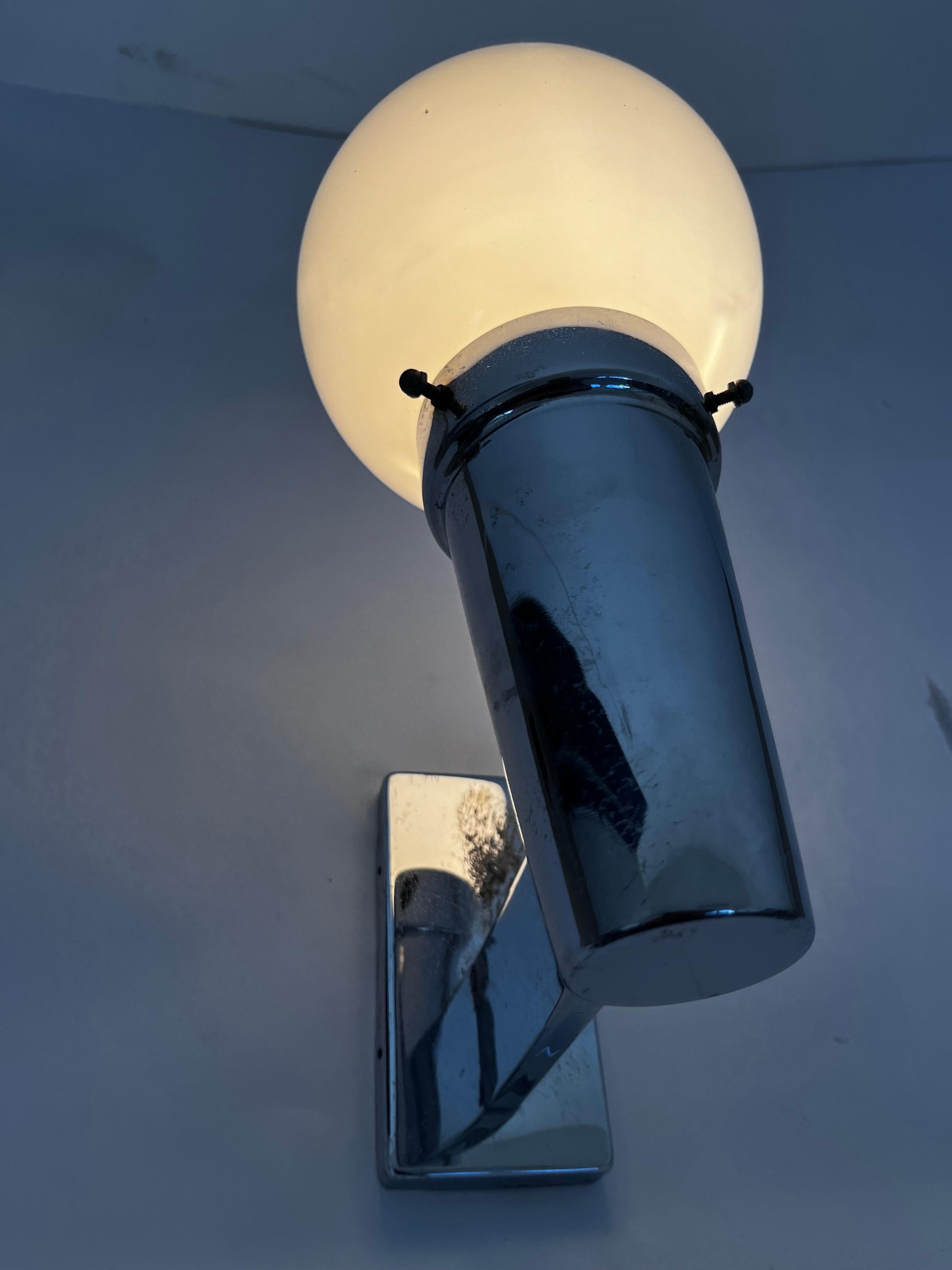 Pareja de lámparas de pared/escones cromadas Bauhaus, años 30 en venta 1