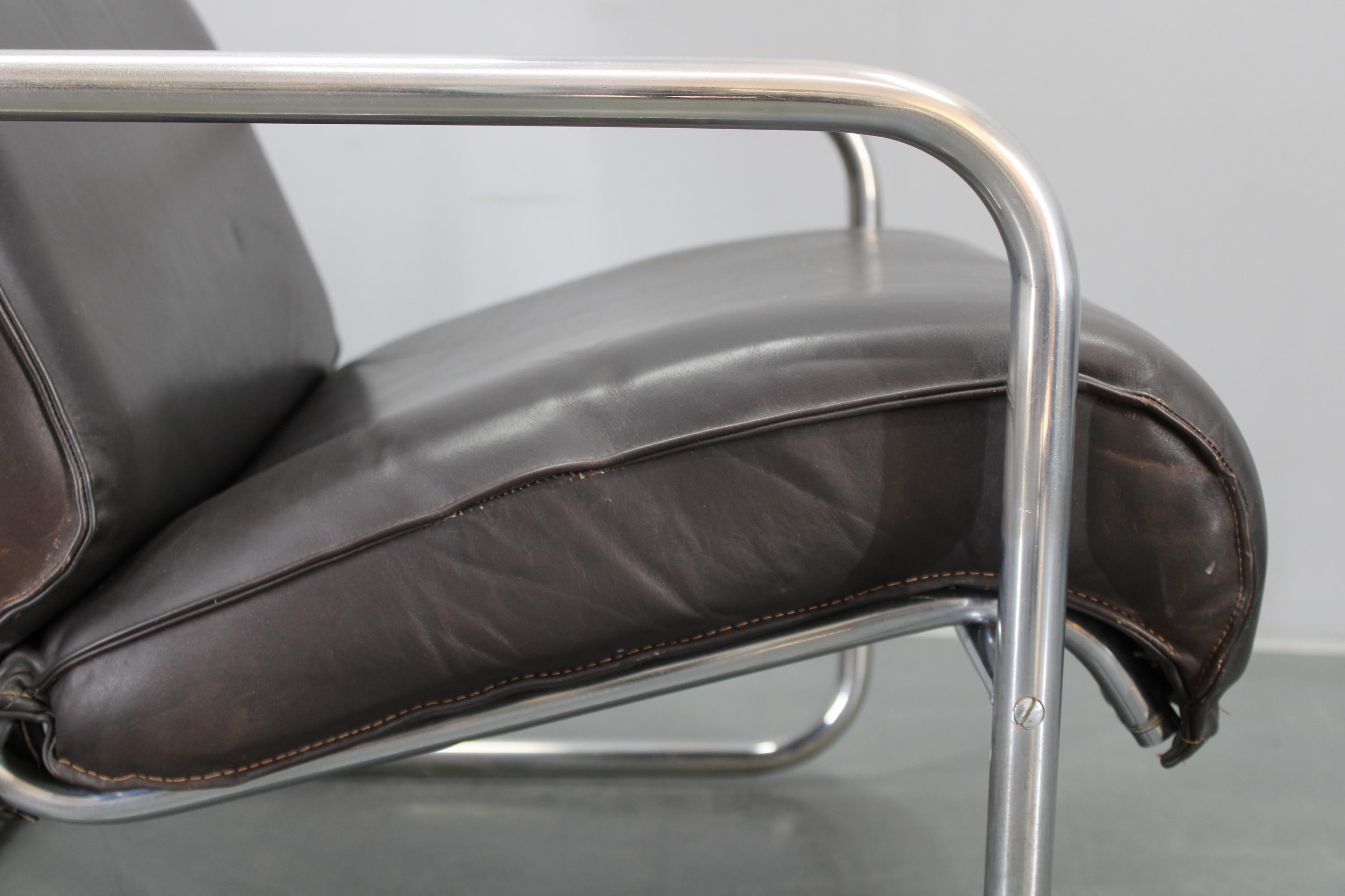 Paar Bauhaus-Ledersessel mit hoher Rückenlehne und Couchtisch , Tschechoslowakei im Angebot 6