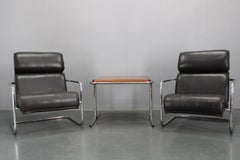 Paar Bauhaus-Ledersessel mit hoher Rückenlehne und Couchtisch , Tschechoslowakei