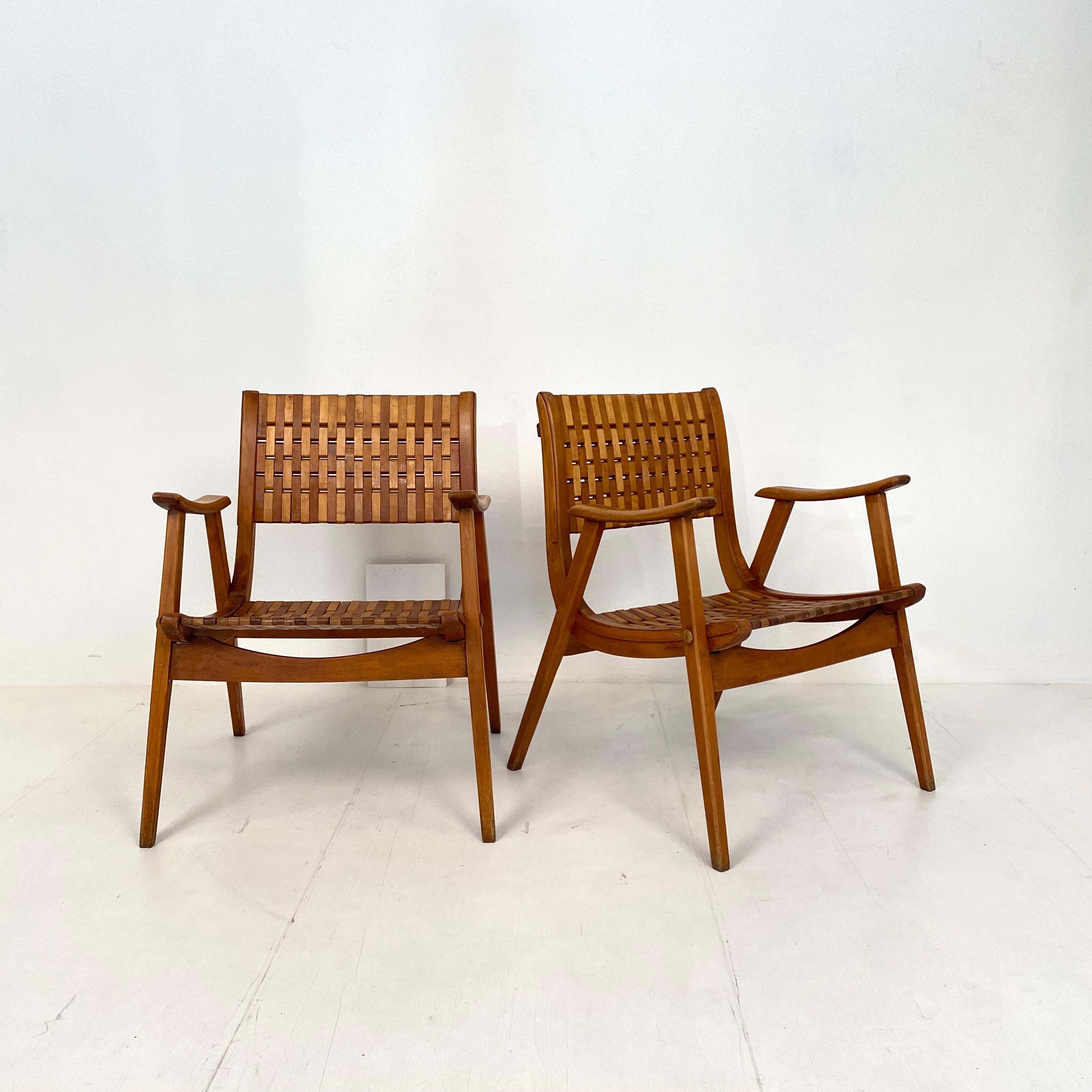 Pair of Bauhaus Lounge Chairs by Erich Dieckmann for Gelenka in Beechwood, 1930s 8