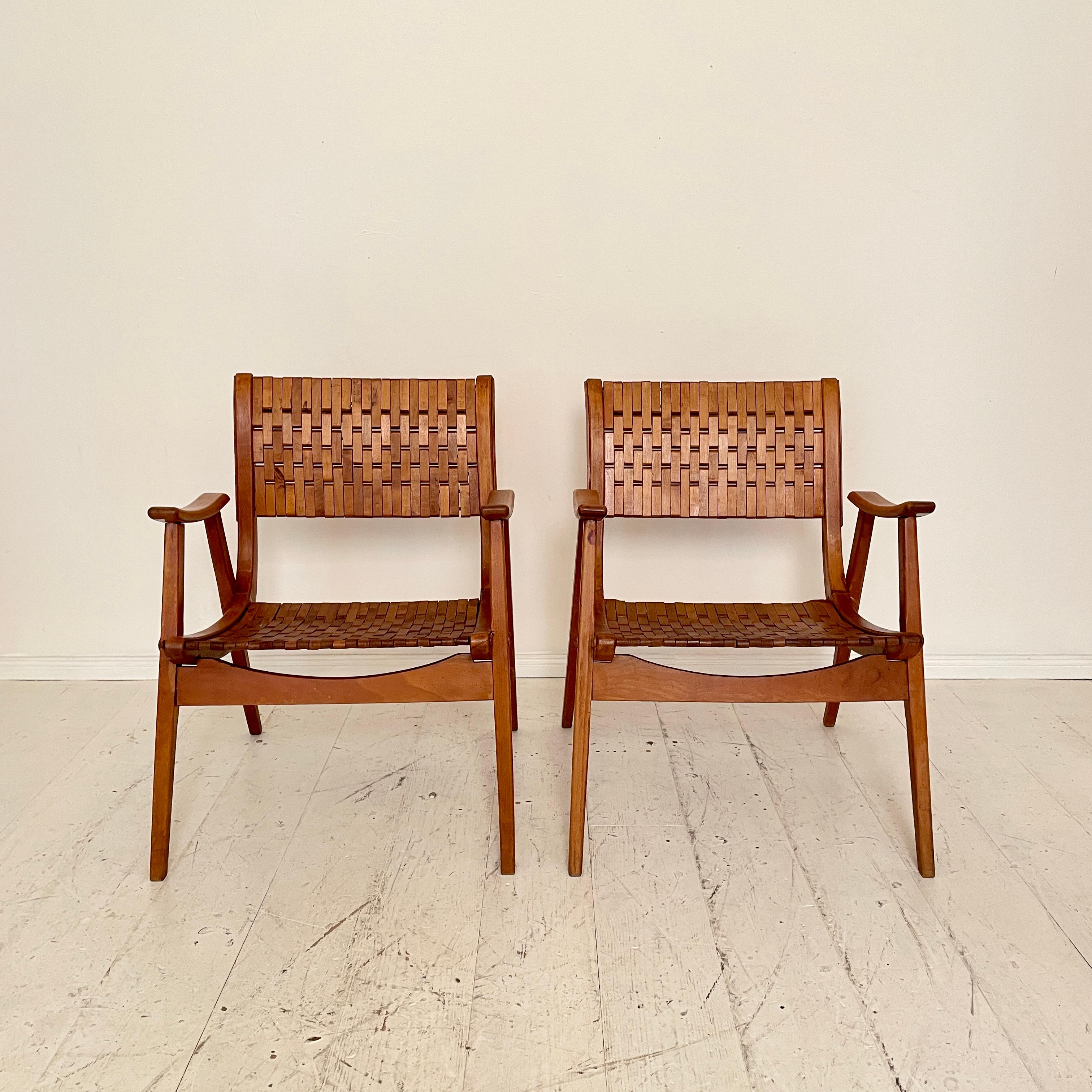 Beautiful pair of Bauhaus lounge chairs by Erich Dieckmann. They are where made around 1930 by the company Gelenka. They are made out of solid beech and the seats and the backrest are made out of small single beechwood and oak pieces hold by