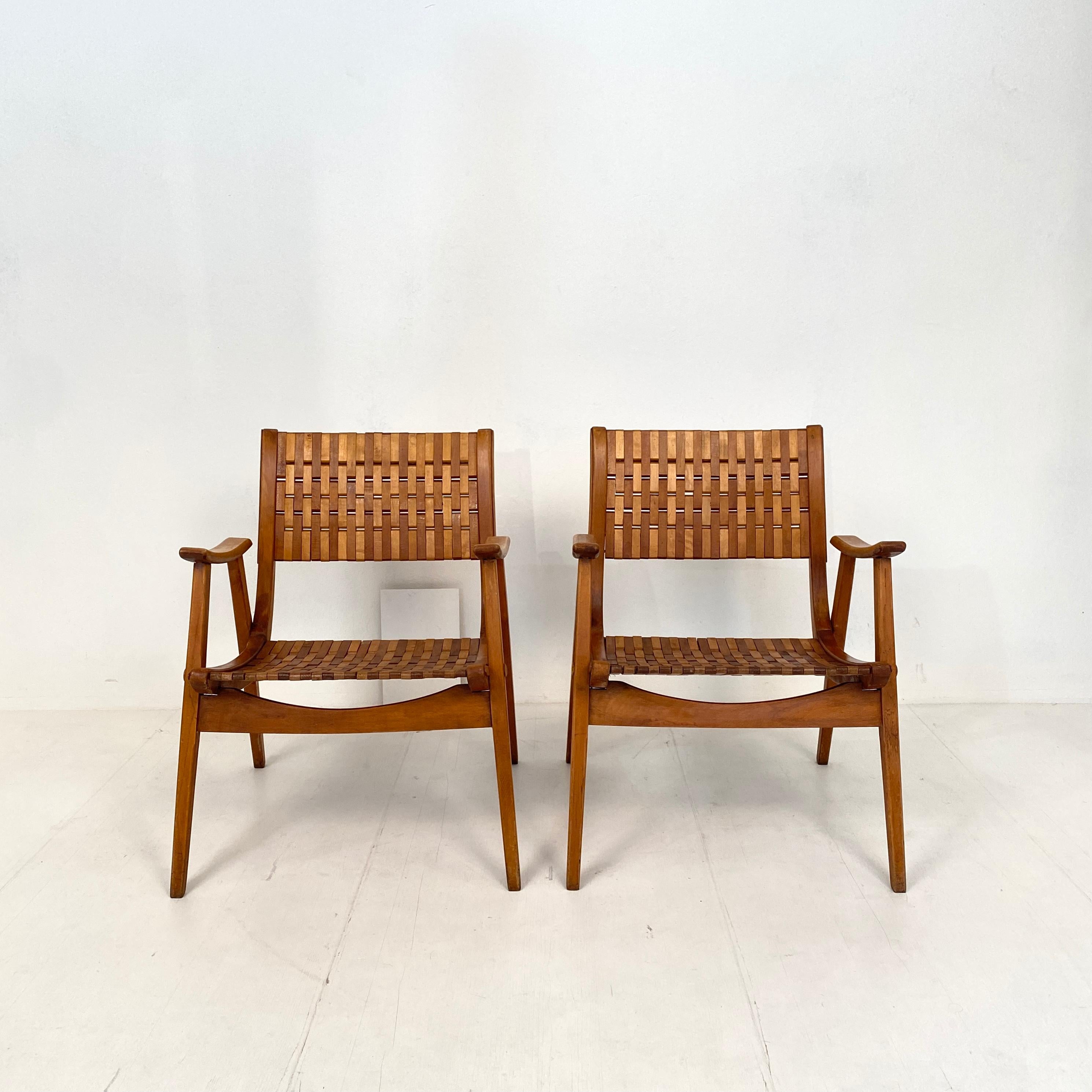 Mid-20th Century Pair of Bauhaus Lounge Chairs by Erich Dieckmann for Gelenka in Beechwood, 1930s