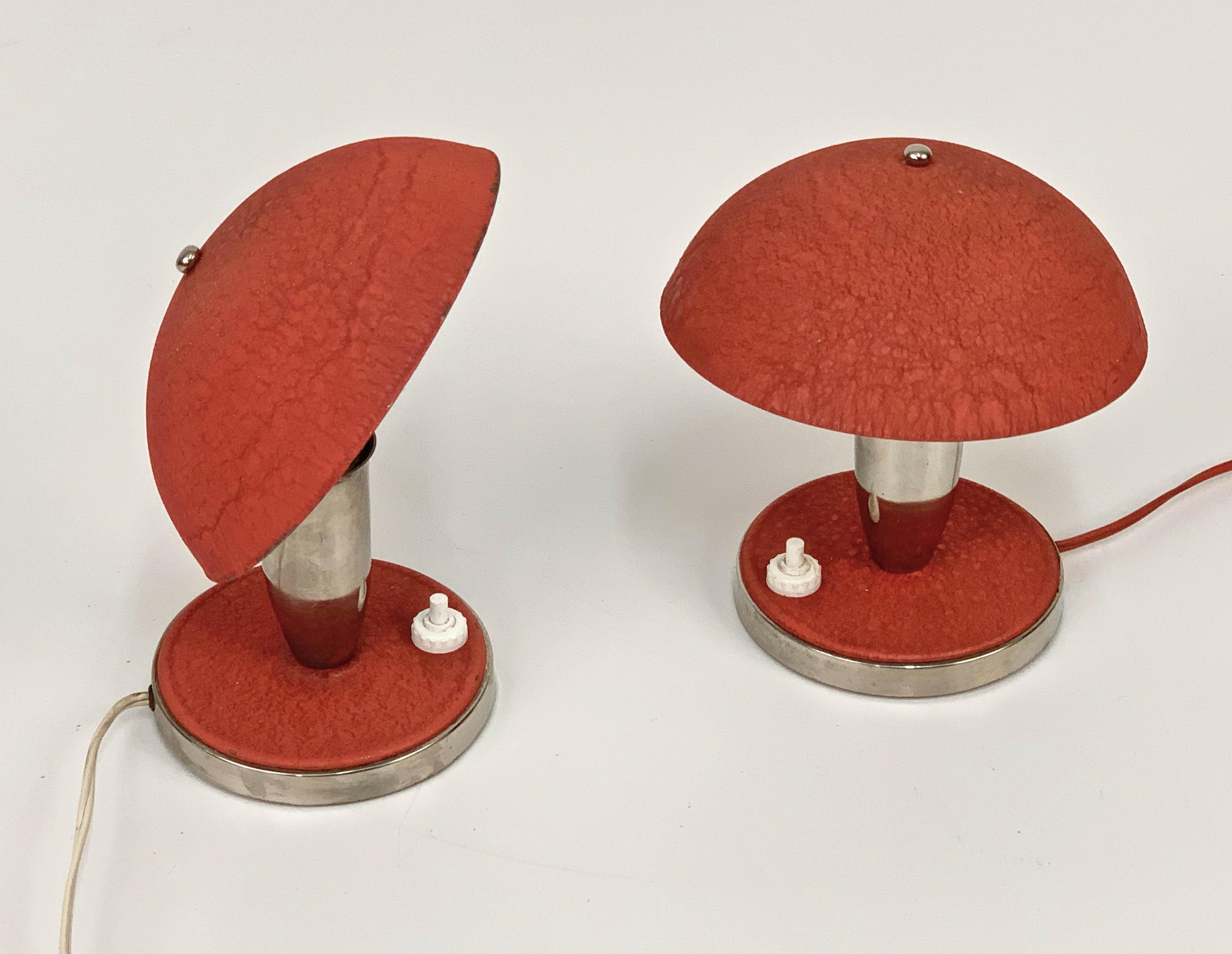 Mid-20th Century Pair of Bauhaus Red Metal and Aluminium Czech Table Lamps, 1930s For Sale