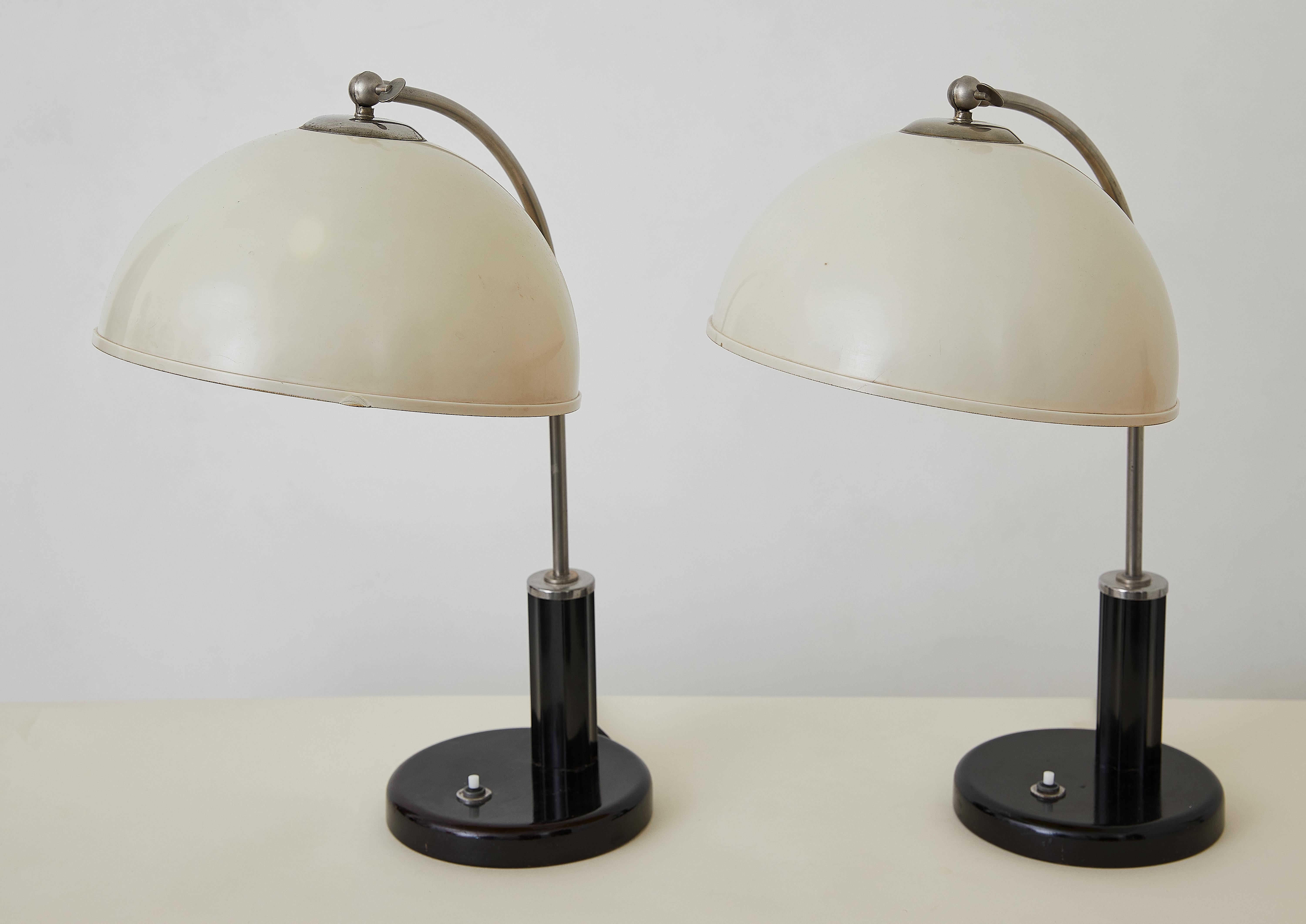 Allemand Paire de lampes de table Bauhaus attribuée à Christian Dell pour Kaiser Idell C. 1930 en vente