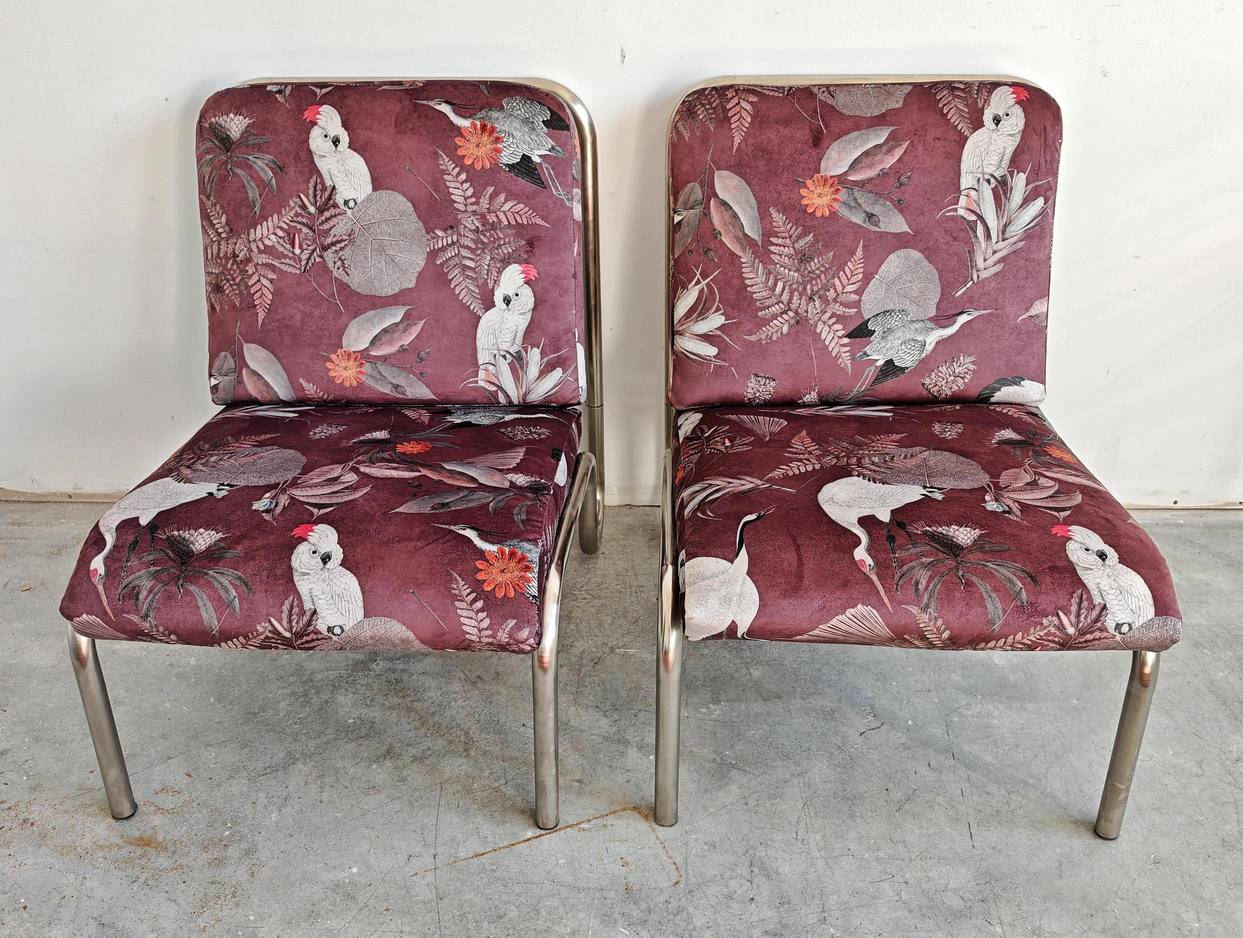 Dans cette liste, vous trouverez un les chaises longues tubulaires minimalistes Bauhaus en acier inoxydable. Ils sont réalisés en acier inoxydable et présentent une forme anatomique, ce qui les rend très confortables. Les coussins des chaises