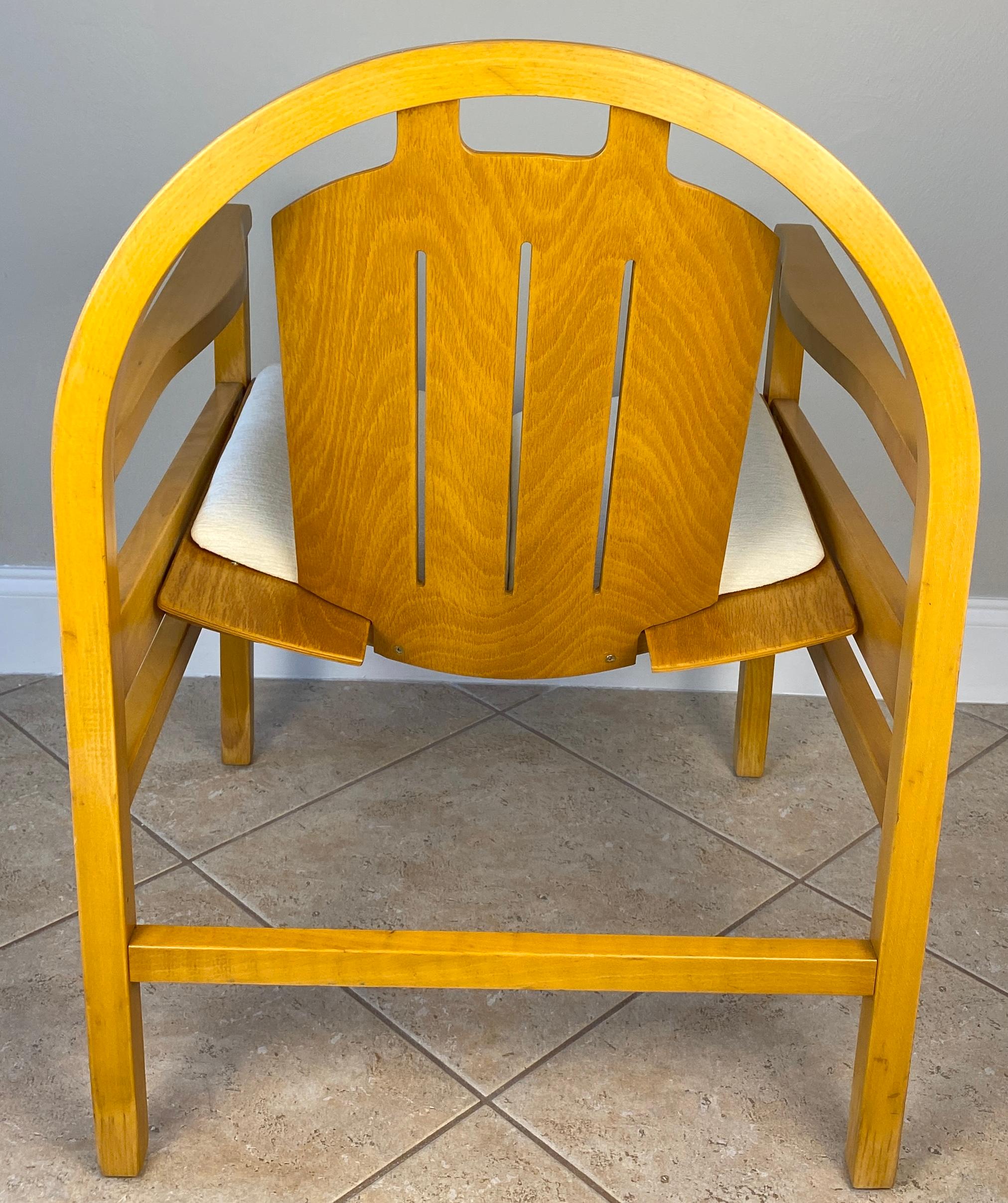 Ein Paar moderne Sessel aus Buchenholz + Stoff von Baumann Argos Loungesesseln  (Moderne der Mitte des Jahrhunderts) im Angebot