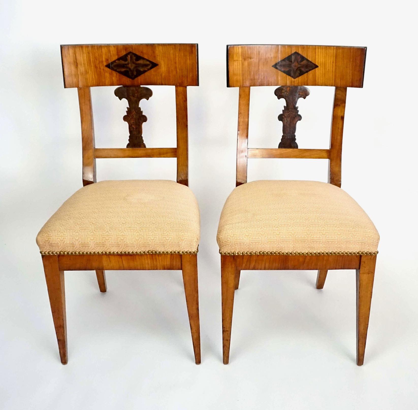 German Bavarian Biedermeier Walnut & Penwork Pair of Side Chairs, circa 1820 For Sale