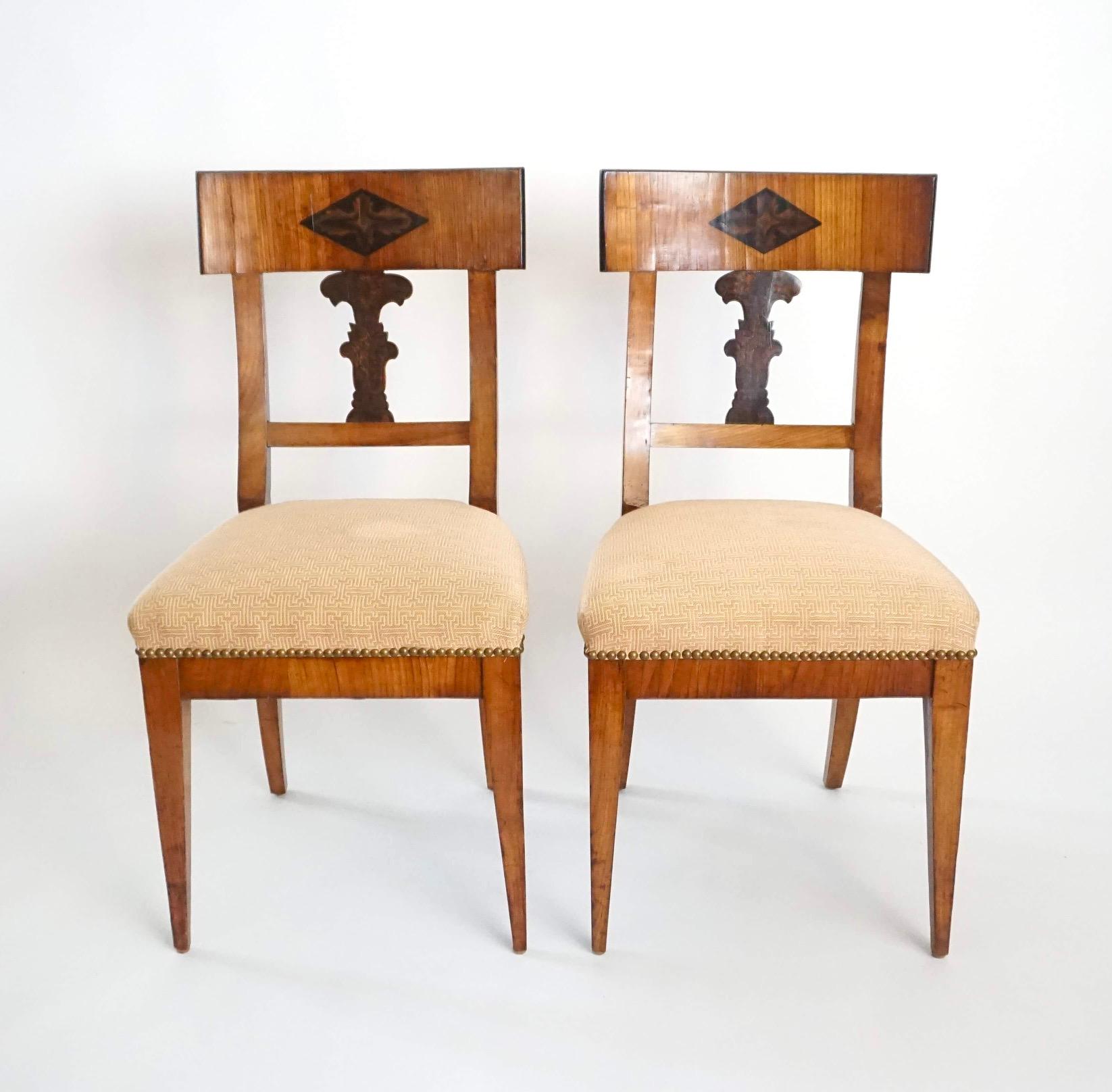 Bavarian Biedermeier Walnut & Penwork Pair of Side Chairs, circa 1820 For Sale 1