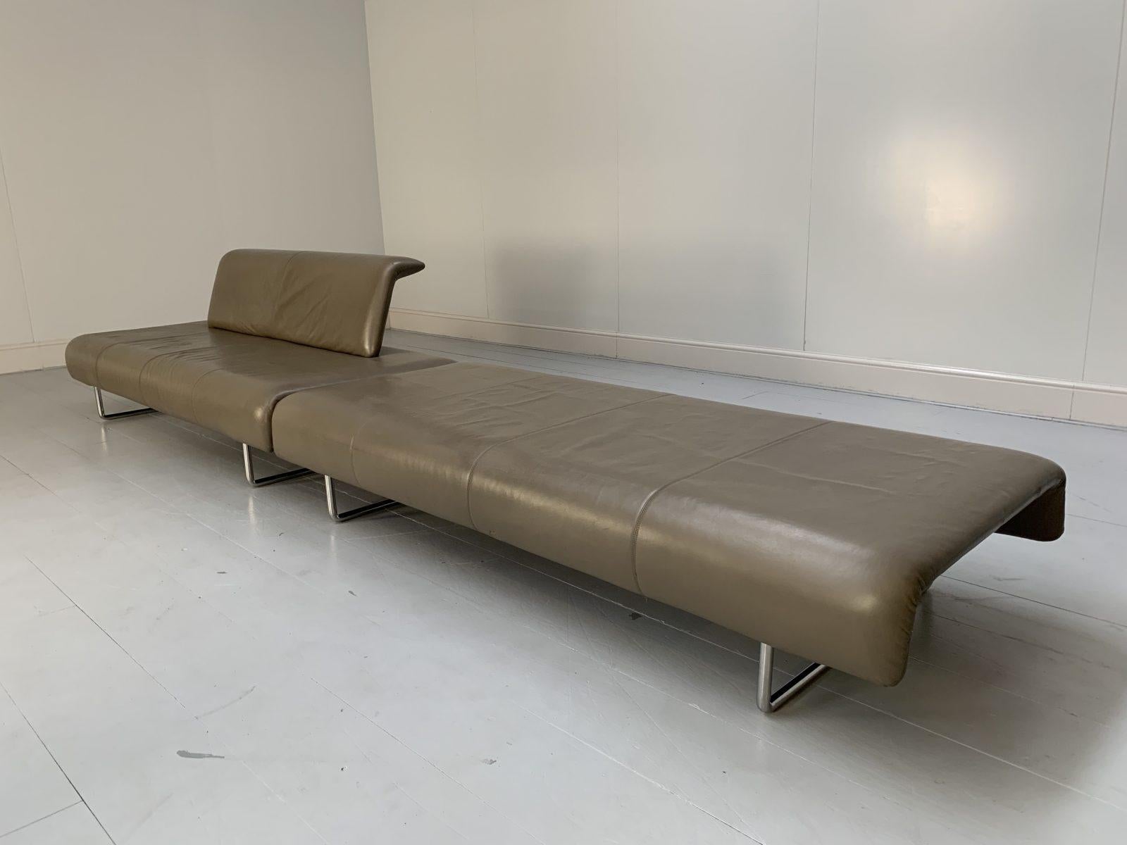 Ein Paar B&B Italia-Sofas „Cloud“ „Sofas „Cloud“  - In Grau 