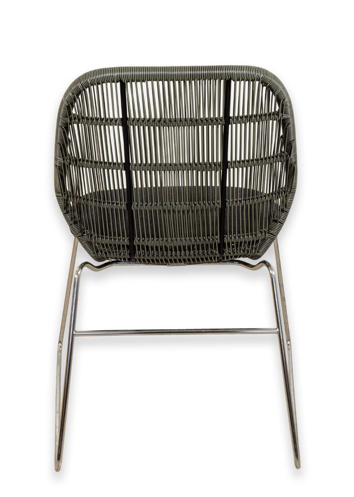 Acier inoxydable Paire de chaises contemporaines en acier inoxydable et en crinoline de B&B Italia. en vente