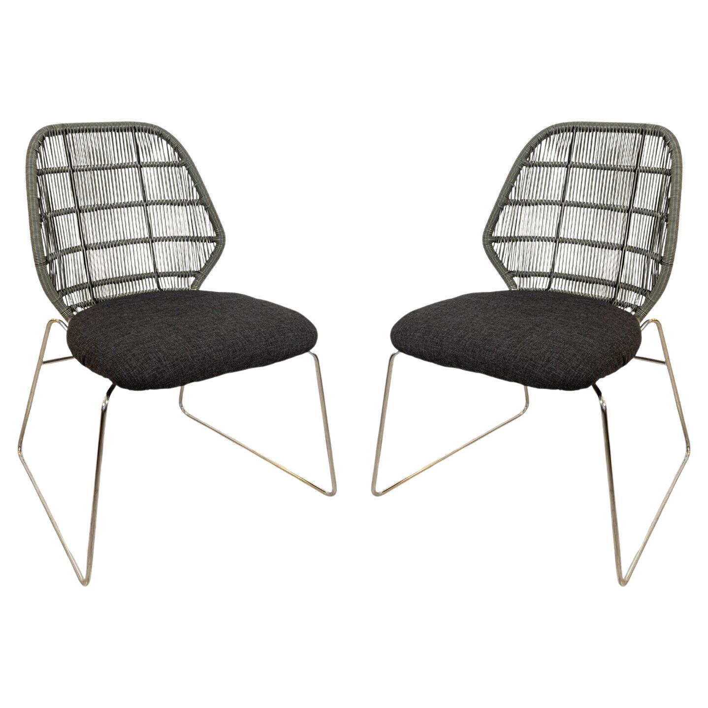Paire de chaises contemporaines en acier inoxydable et en crinoline de B&B Italia. en vente