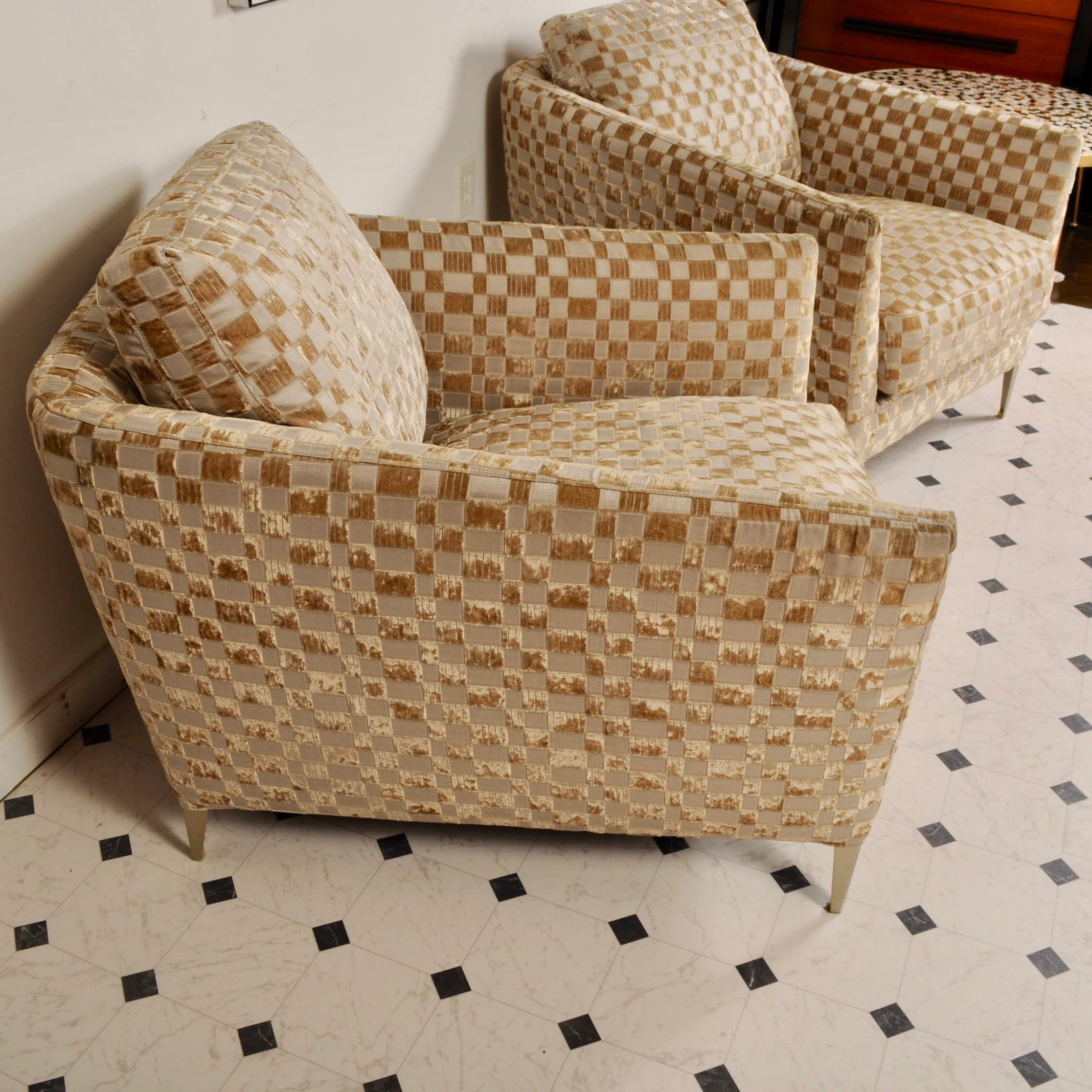 Schöne tiefe Sessel von Antonio Citterio von B&B Italia aus dem frühen Jahrtausend. Dieser Sessel ist mit einem festen Bezug ausgestattet. Mit abgewinkelten Metallfüßen. Der Stoff ist ein ganz besonderer Patchwork-Samt.