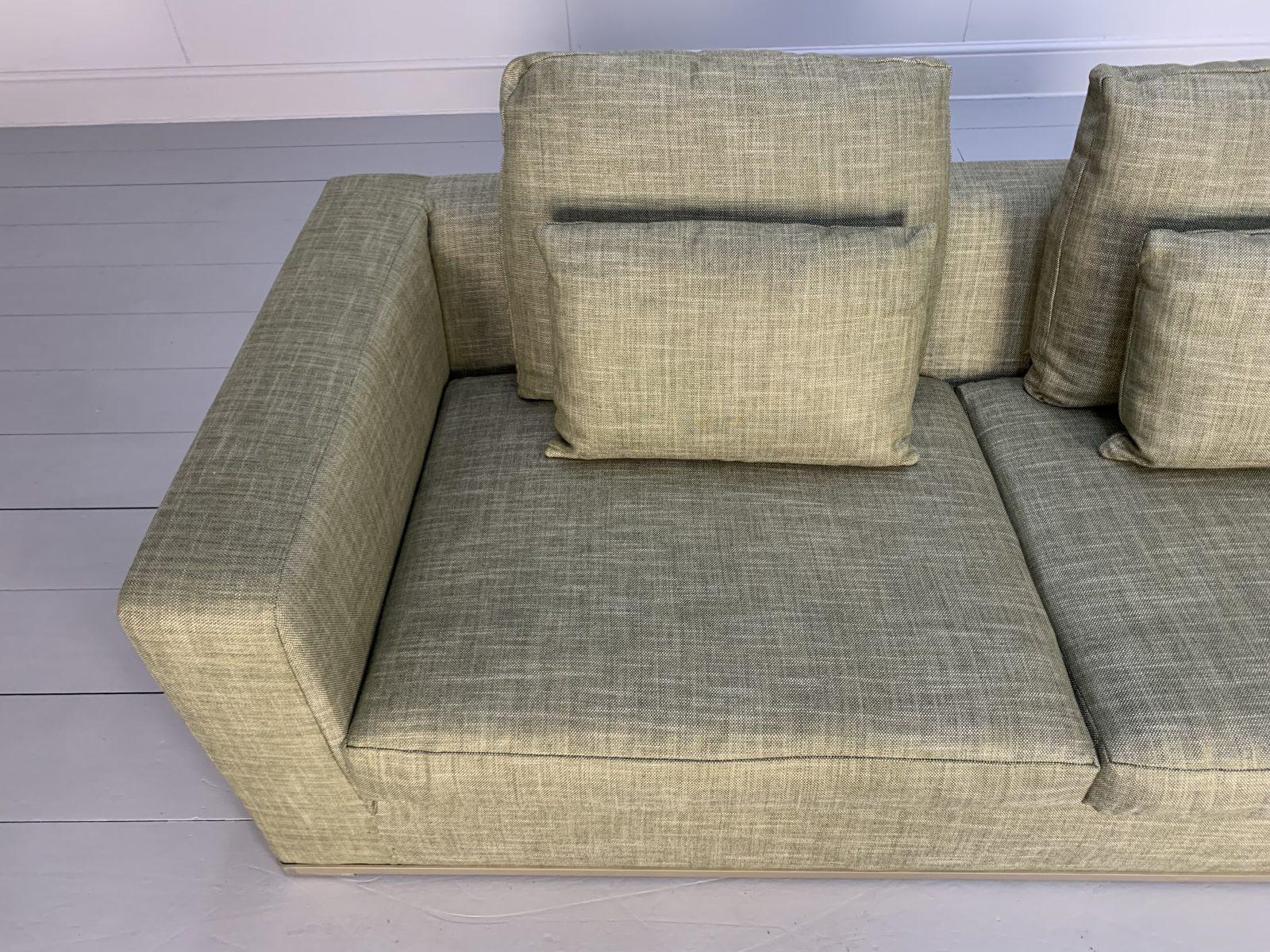 Pair of B&B Italia “Omnia” Sofas, 2.5-Seat, in Pale Green Linen For Sale 2
