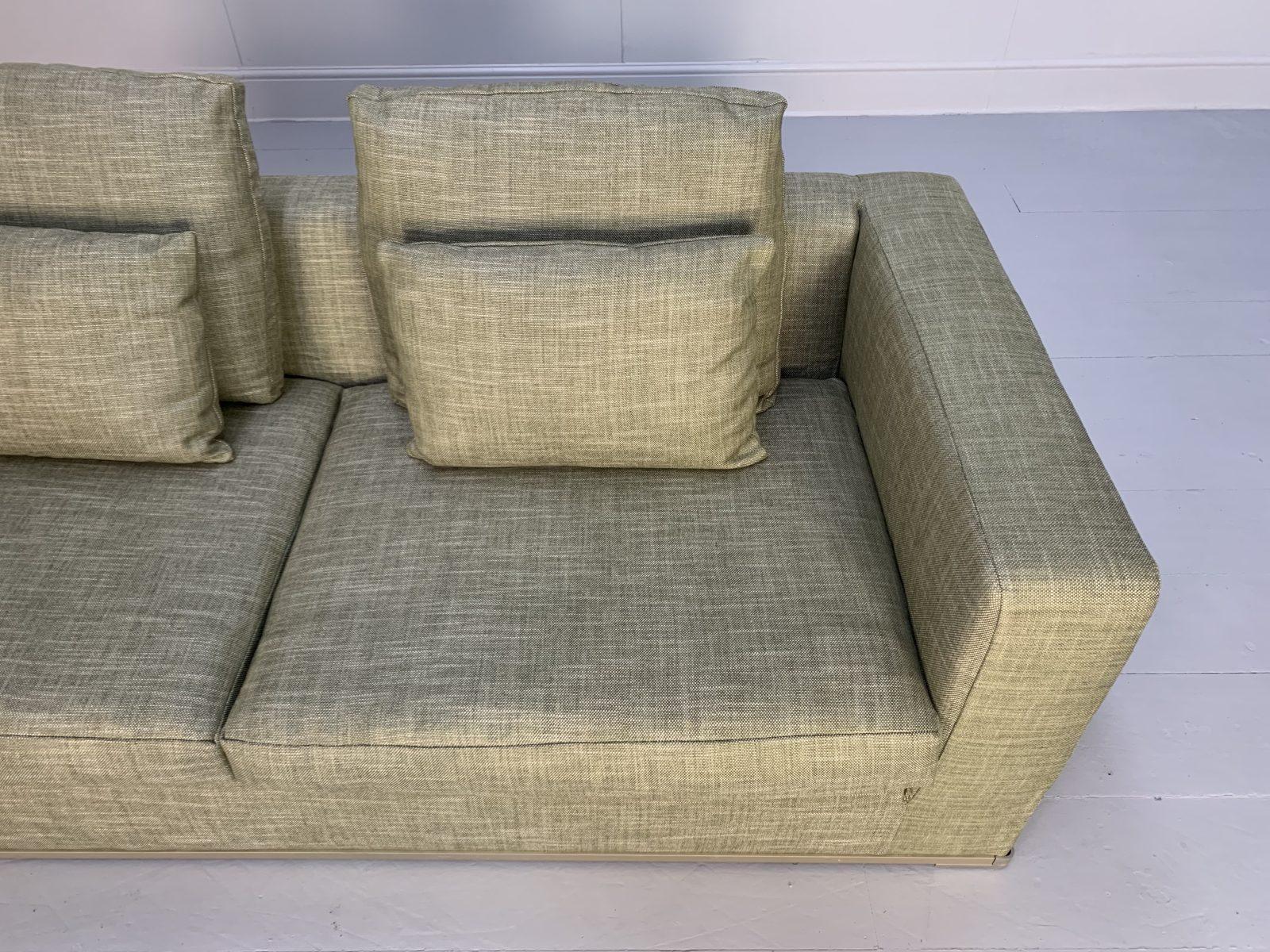 Paar B&B Italia Omnia Sofas - 2.5-Sitz - In Pale Green Linen im Angebot 4