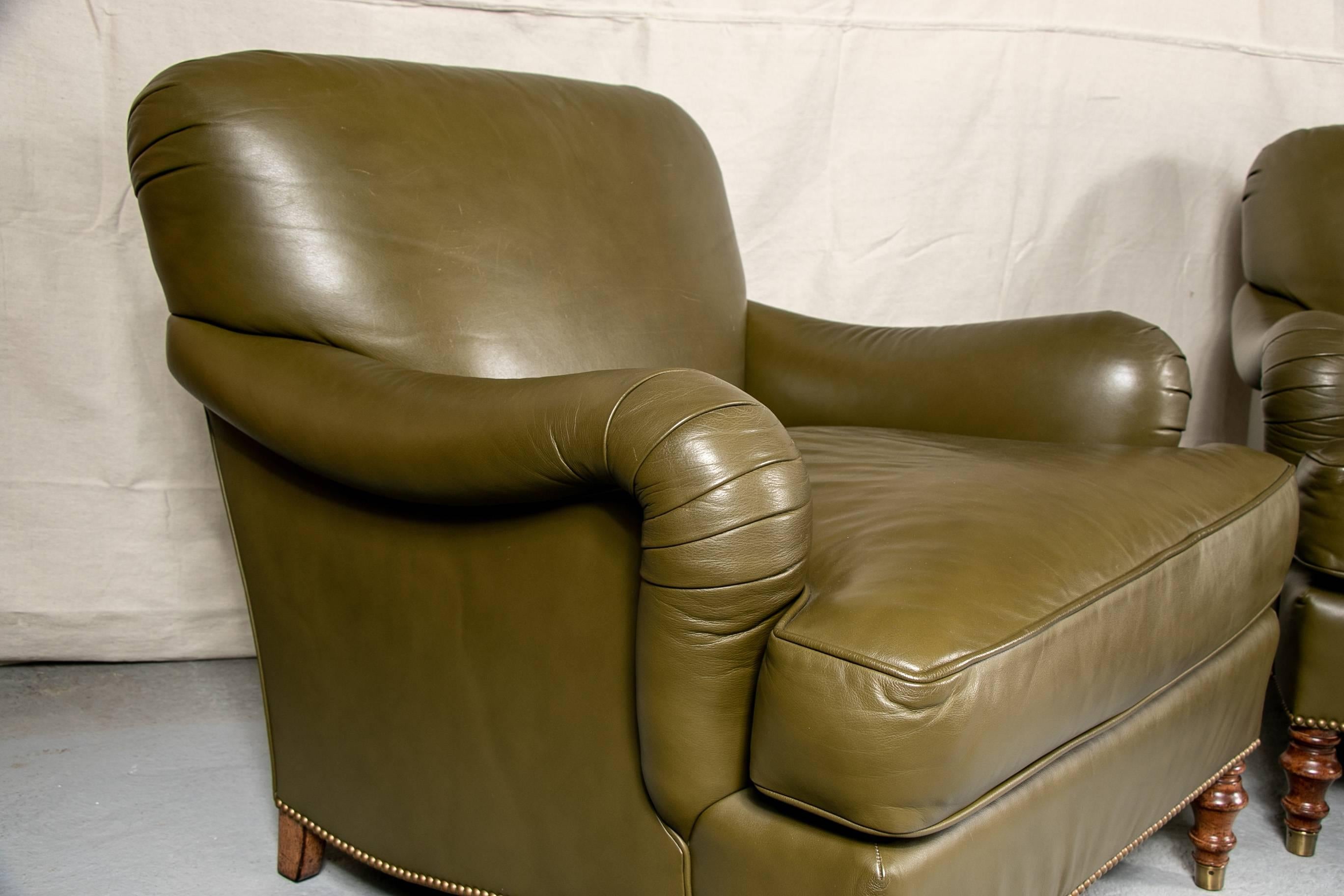 Pair of Beacon Hill Leather Club Chairs In Good Condition In Bridgeport, CT