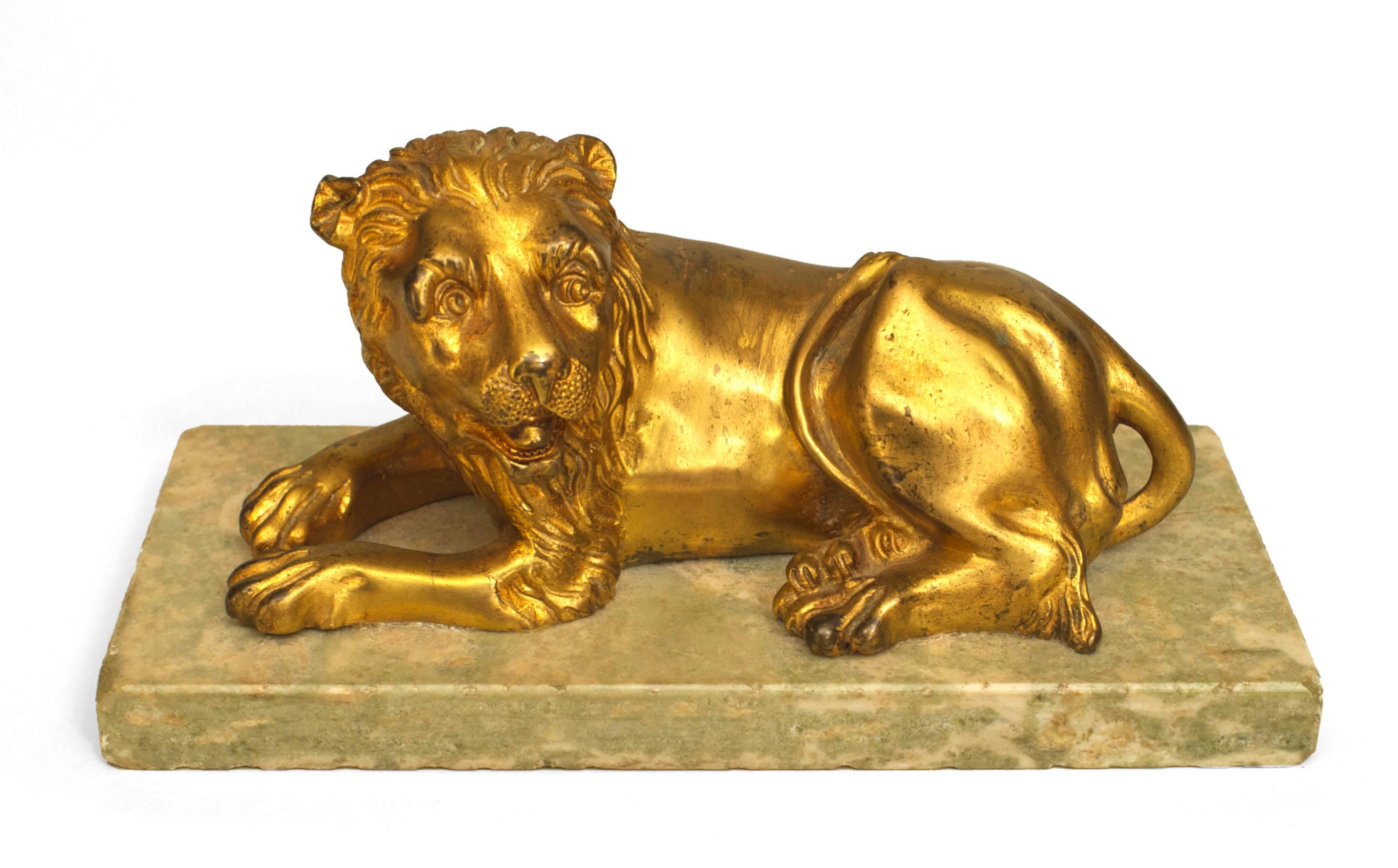 Rinascimento Coppia di bellissimi leoni rinascimentali italiani in bronzo dorato del XIX secolo in vendita
