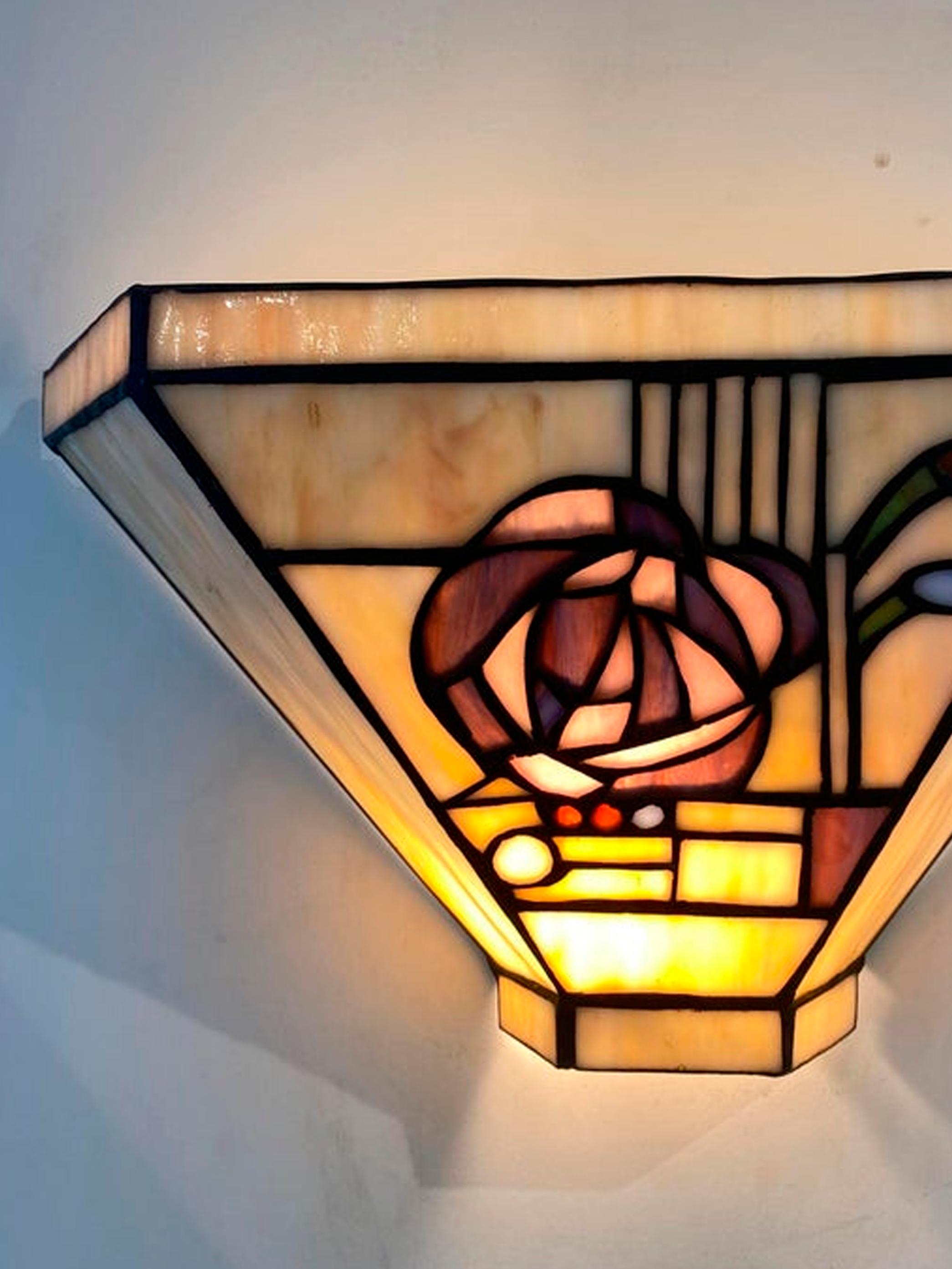 Ein Paar schöne Art Deco Style Wall Lights im Angebot 1