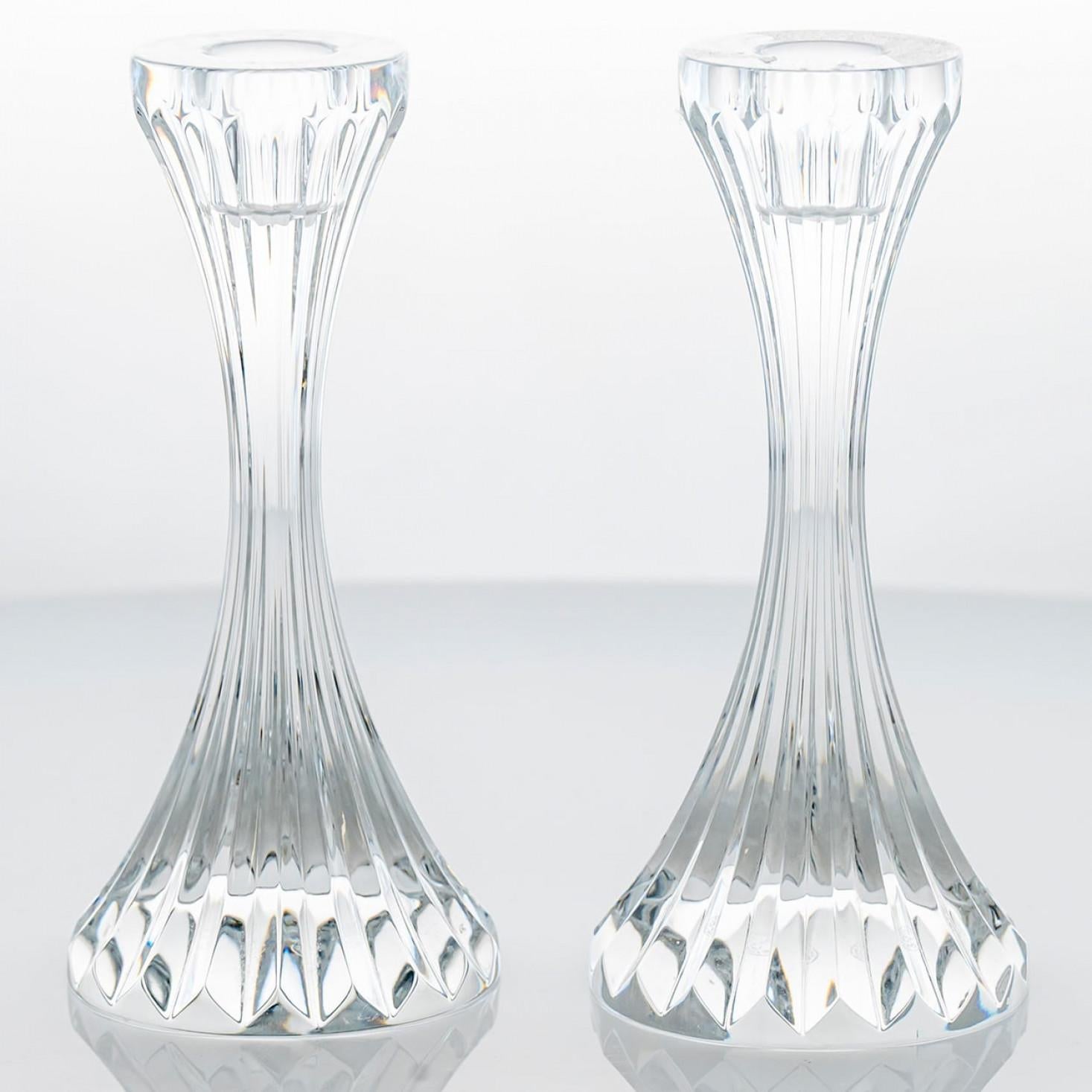 Coppia di splendidi portacandele in cristallo trasparente Baccarat, Francia In condizioni buone in vendita a Rijssen, NL